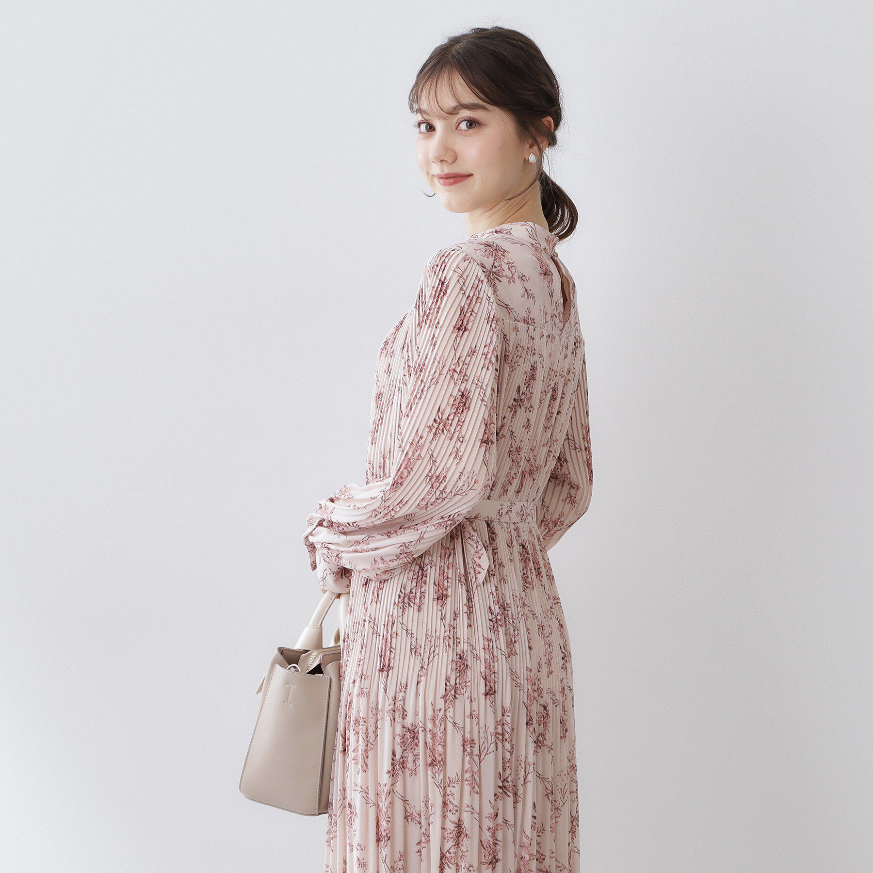 index「ベルト付きプリーツフレアワンピース【洗濯機OK/イージーアイロン/防シワ】《5col》」|ワンピース|