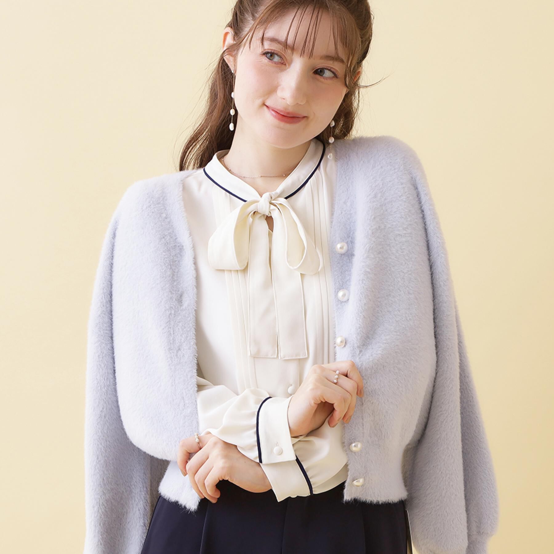 Couture broach「【ハレの日・通勤】配色タックタイブラウス」|シャツ・ブラウス|