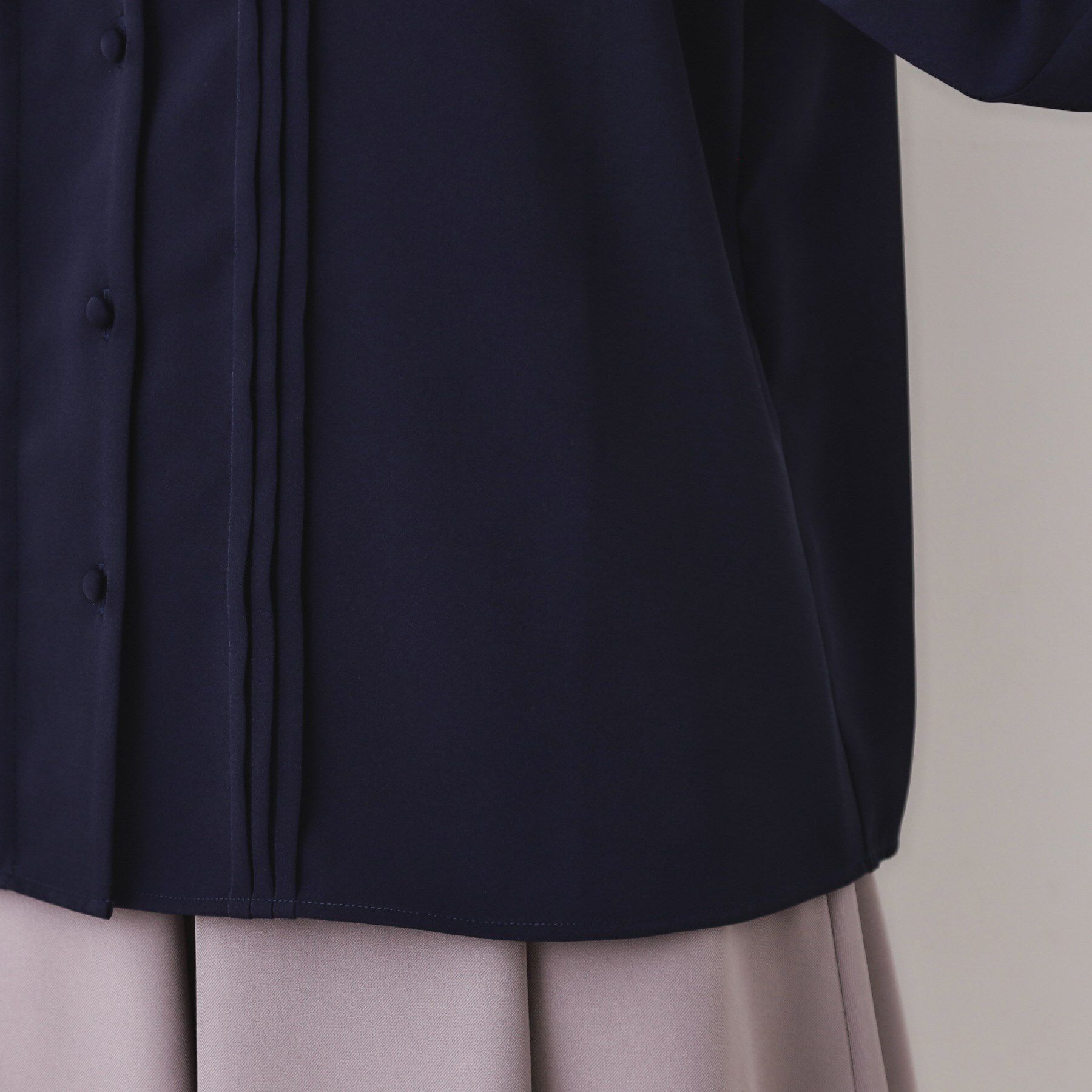 Couture broach「【ハレの日・通勤】配色タックタイブラウス」|シャツ・ブラウス|