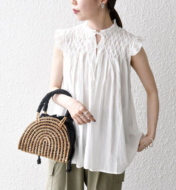 SHIPS any「SHIPS any:〈洗濯機可能〉ハンドスモッキング コットン フリル スタンドカラー ブラウス」|シャツ・ブラウス|