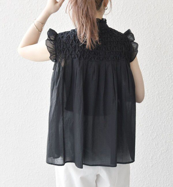 SHIPS any「SHIPS any:〈洗濯機可能〉ハンドスモッキング コットン フリル スタンドカラー ブラウス」|シャツ・ブラウス|