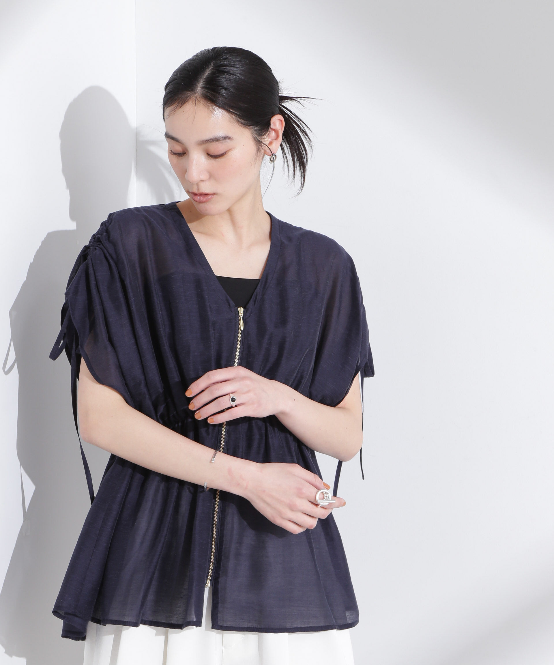 nano･universe「リネン混シアーギャザージップブラウス」|シャツ・ブラウス|