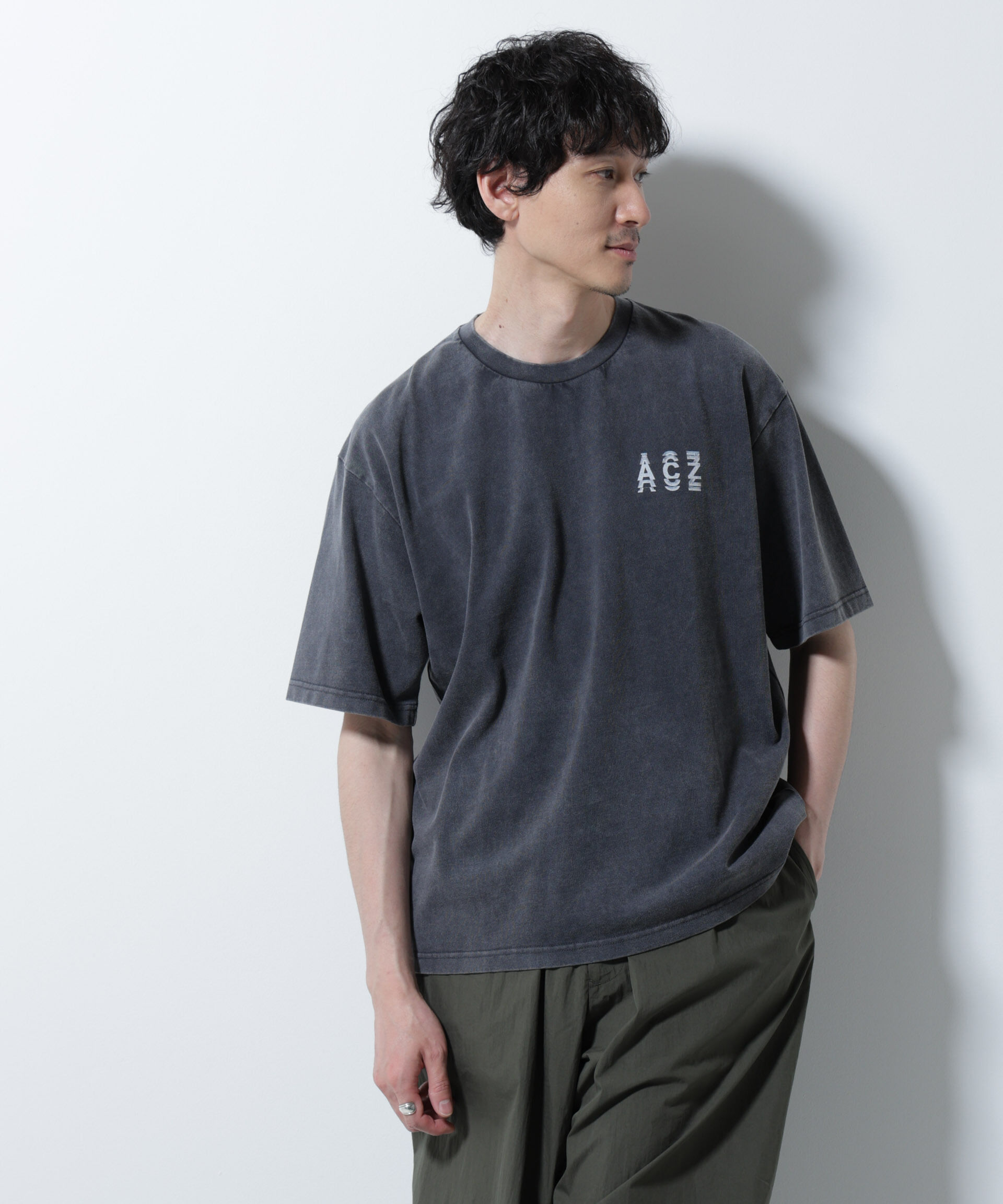 nano･universe「「A-C-Z」ピグメントグラフィックTシャツ 半袖」|Tシャツ・カットソー|