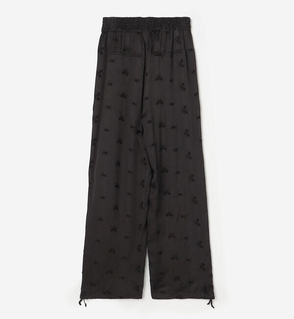  「TICCA | フラワーエンブロイダリー サテンパンツ WOMEN」|チノ|