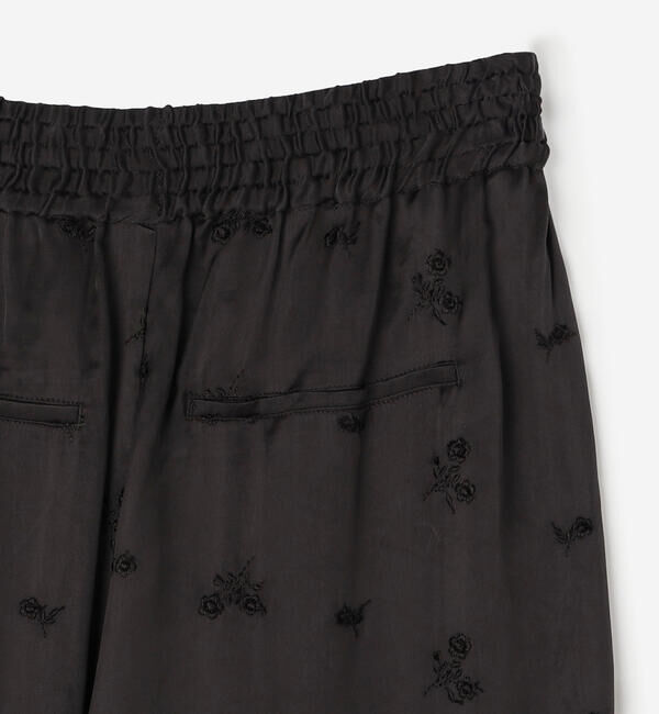  「TICCA | フラワーエンブロイダリー サテンパンツ WOMEN」|チノ|