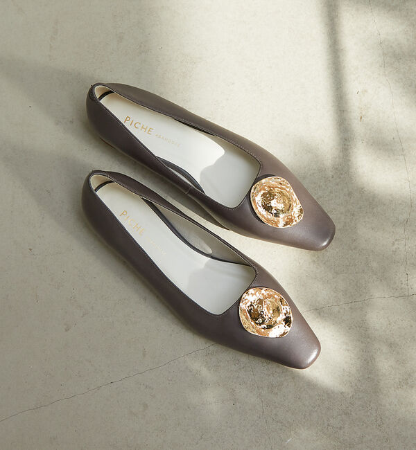 AU BANNISTER「メタルモチーフフラットパンプス」|パンプス|