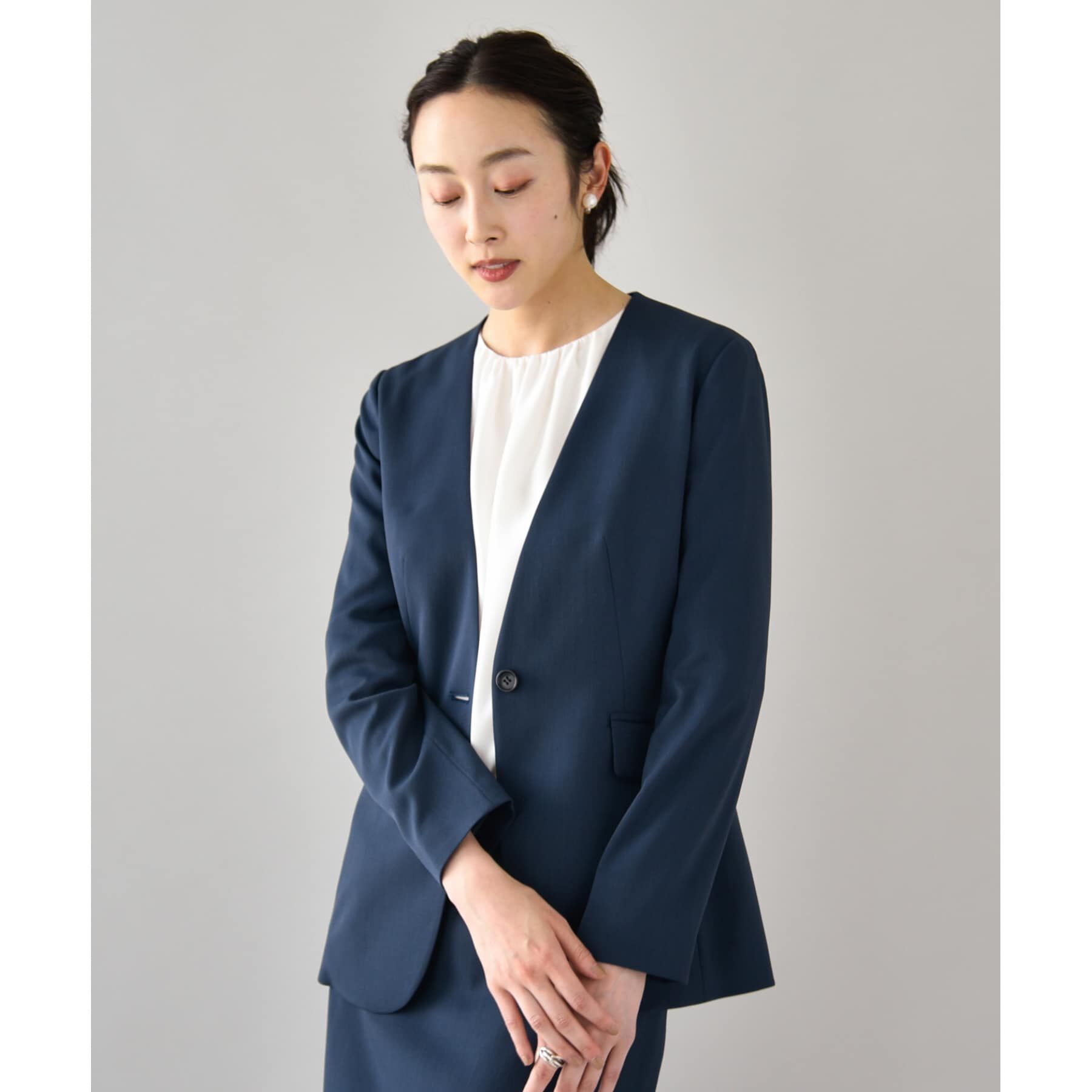 UNTITLED「【軽くて快適！】ウール混 ストレッチノーカラージャケット」|ノーカラージャケット|ブルー(092)