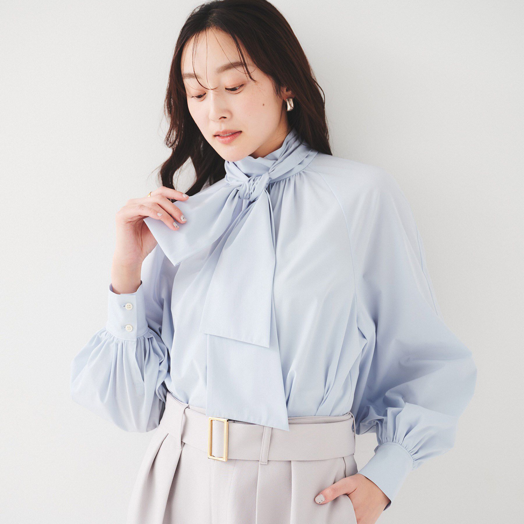 UNTITLED「【通勤】ボウタイ付スタンドネック ボリュームブラウス」|シャツ・ブラウス|