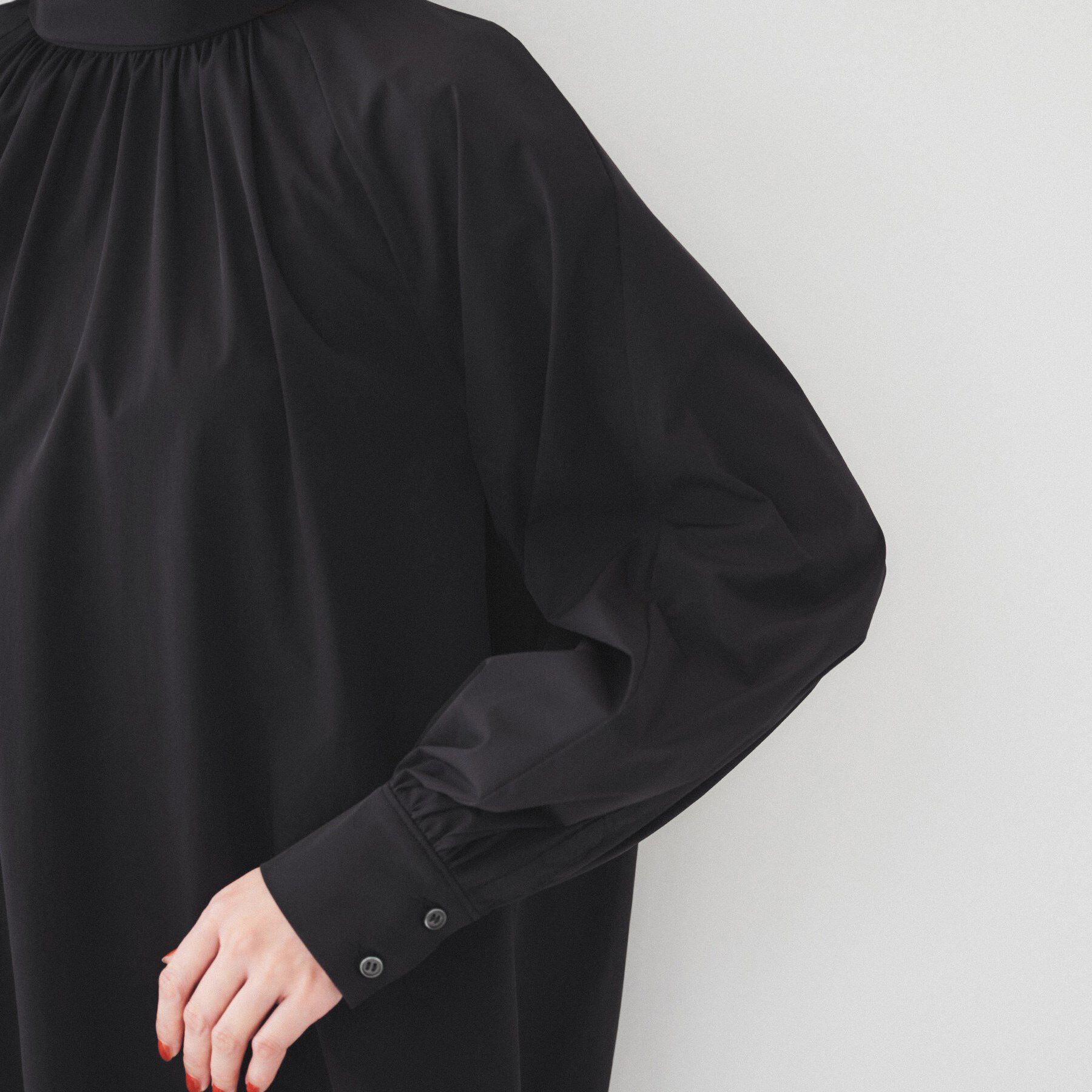 UNTITLED「【通勤】ボウタイ付スタンドネック ボリュームブラウス」|シャツ・ブラウス|