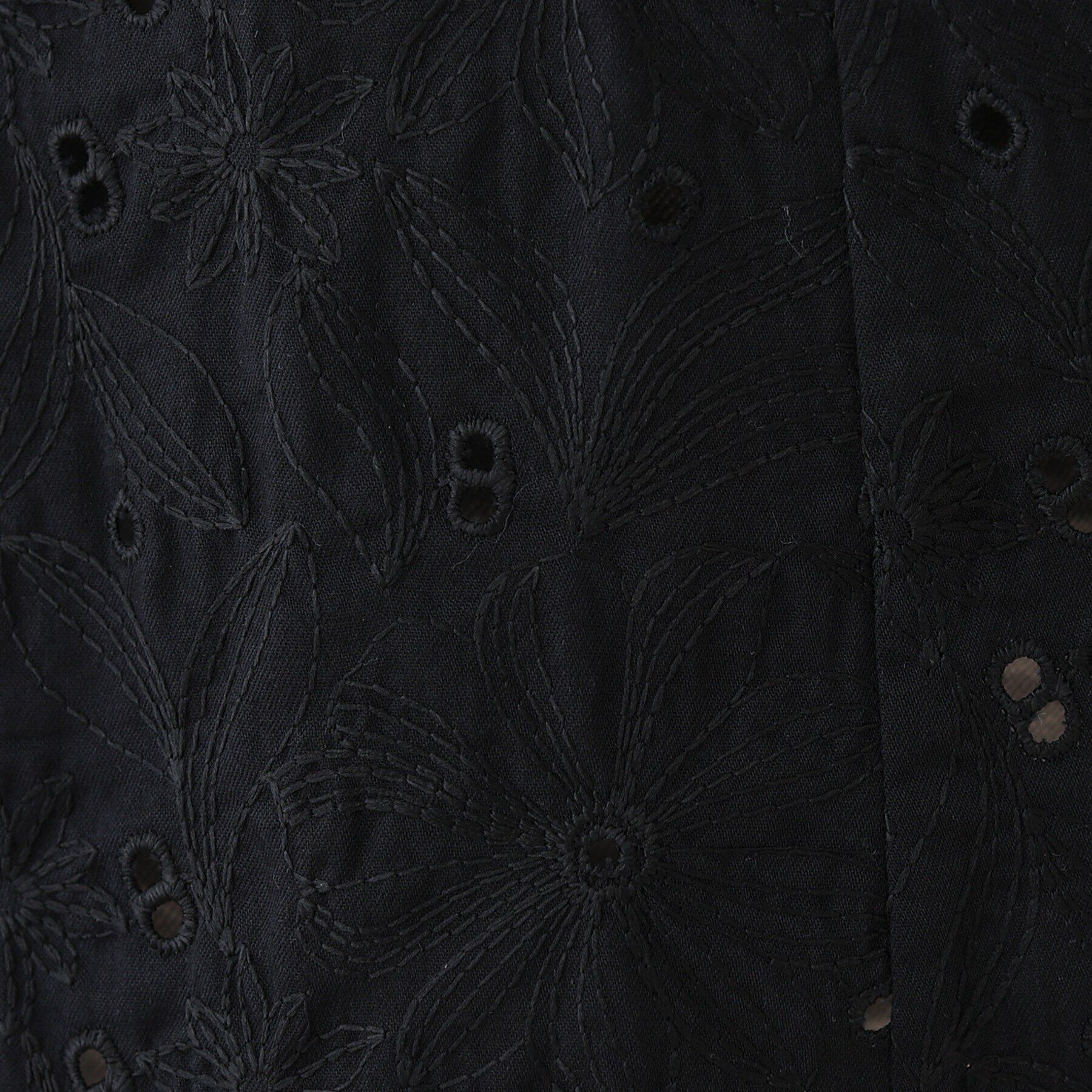 INDIVI「【洗える】フラワーカット刺繍ノースリーブブラウス」|シャツ・ブラウス|