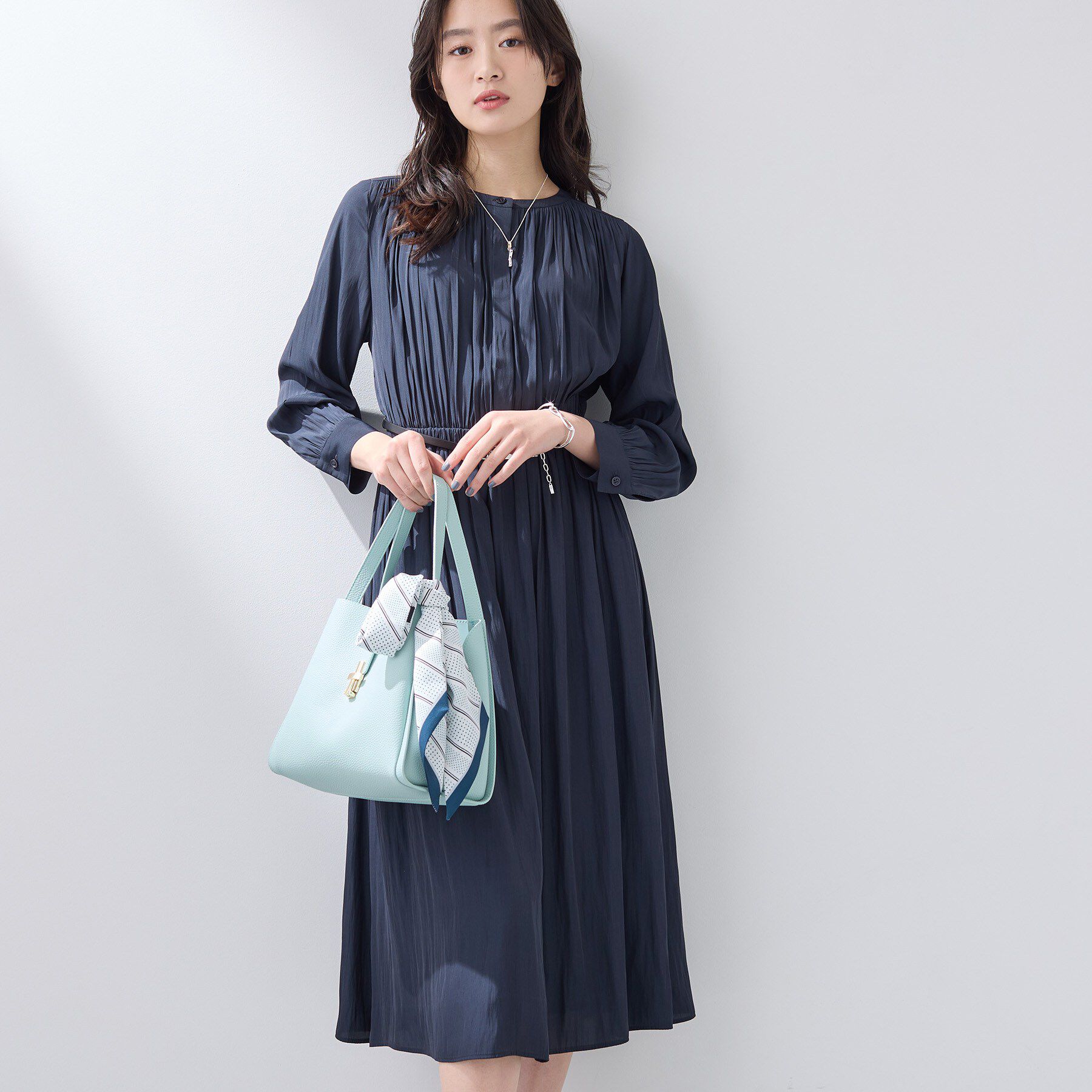 INDIVI「【洗える／セレモニー】ギャザーフレアワンピース」|ワンピース|ネイビー(094)