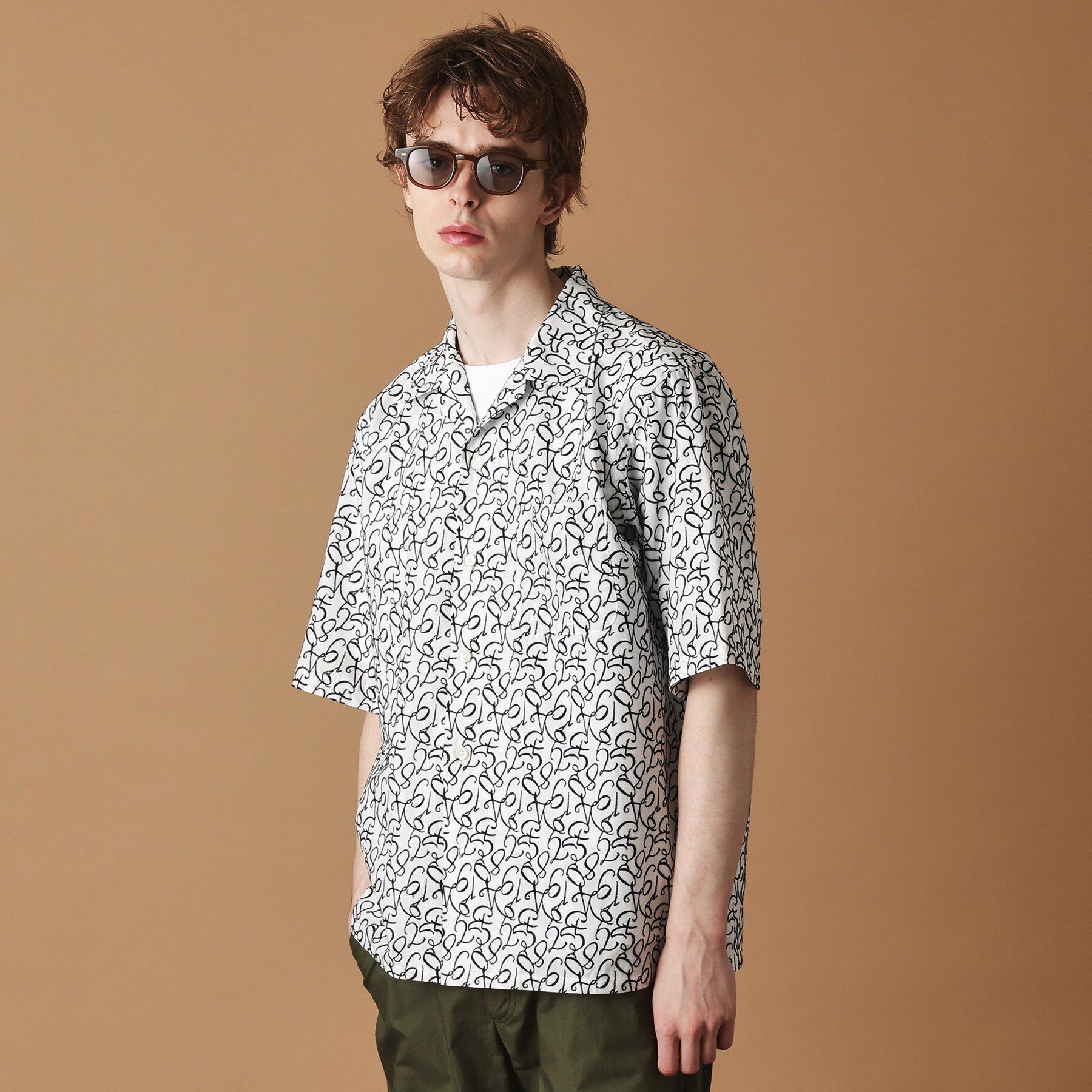 40CARATS&525「数字エンブロイダリー半袖シャツ」|シャツ・ブラウス|ホワイト(101)