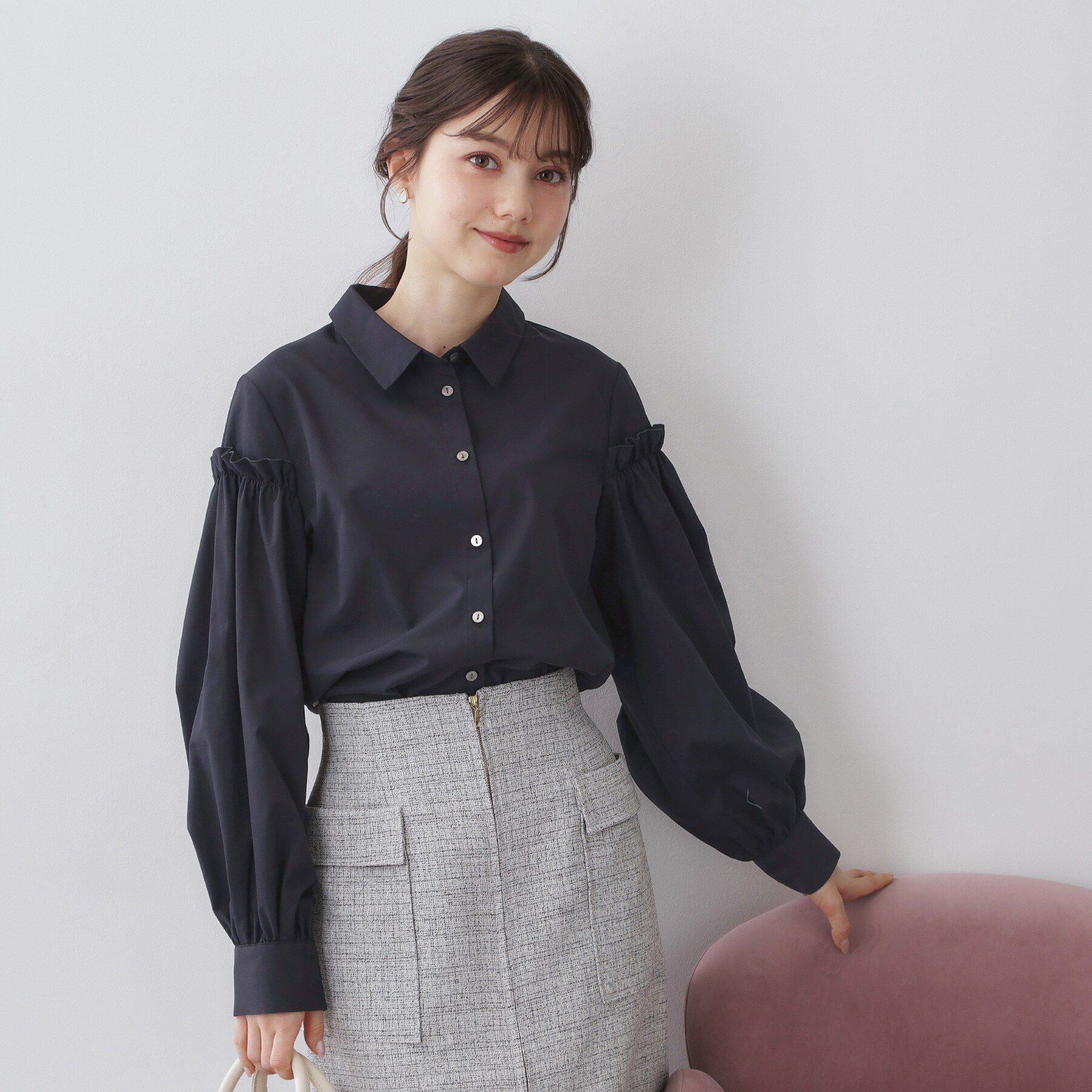 index「ボリュームスリーブブラウス【洗濯機OK】《5col》」|シャツ・ブラウス|ネイビー(894)