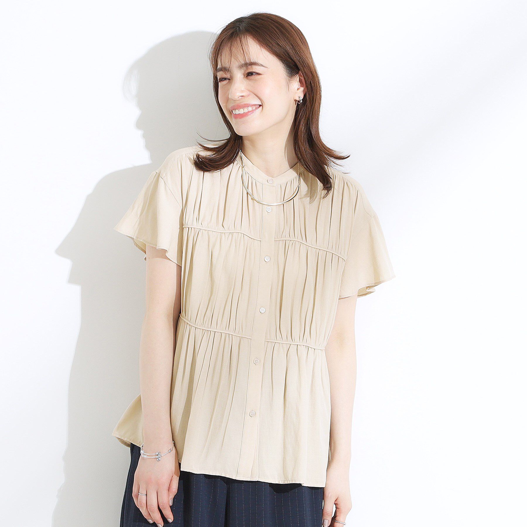 SHOO･LA･RUE「【洗える/S-LL】一枚で着映え ティアード風 ギャザーブラウス」|シャツ・ブラウス|