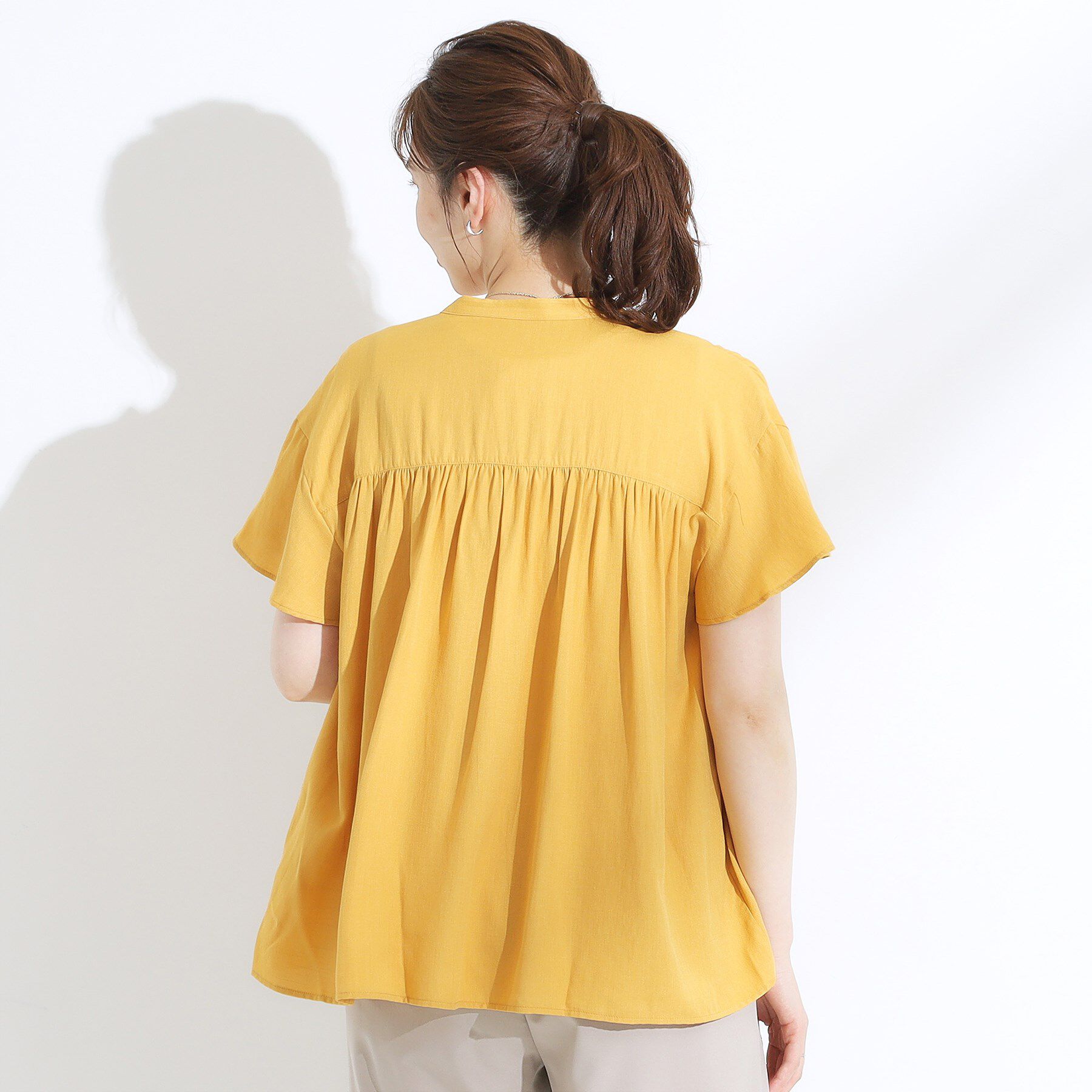 SHOO･LA･RUE「【洗える/S-LL】一枚で着映え ティアード風 ギャザーブラウス」|シャツ・ブラウス|