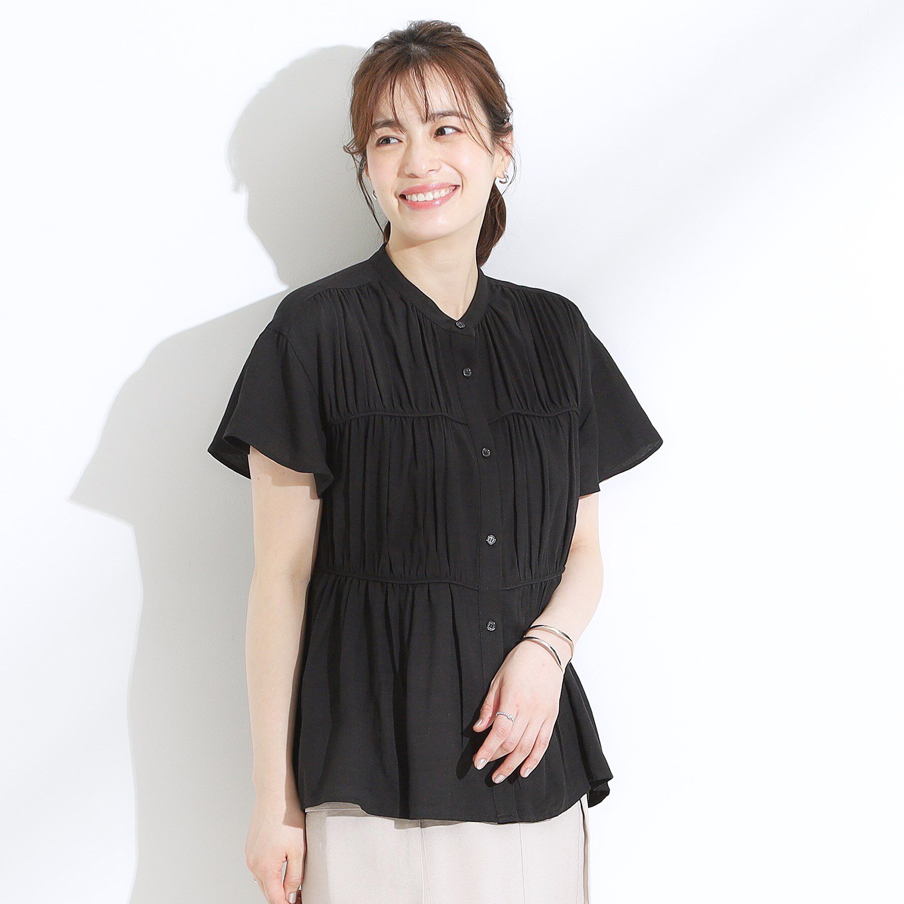 SHOO･LA･RUE「【洗える/S-LL】一枚で着映え ティアード風 ギャザーブラウス」|シャツ・ブラウス|