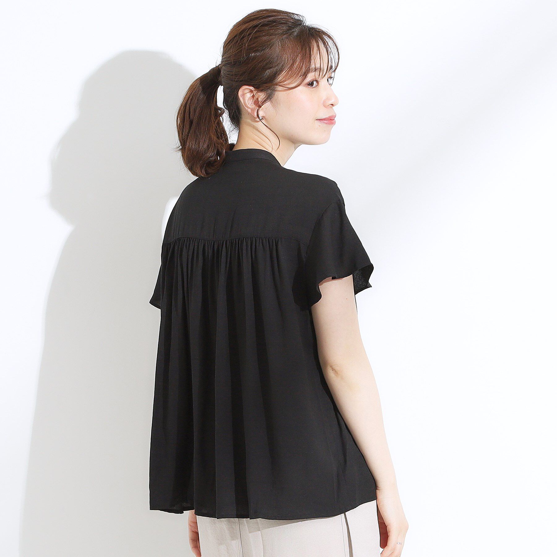 SHOO･LA･RUE「【洗える/S-LL】一枚で着映え ティアード風 ギャザーブラウス」|シャツ・ブラウス|