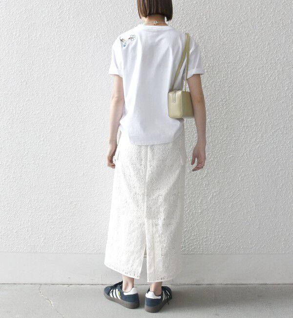 SHIPS any「【SHIPS any別注】Collegiate Pacific:〈洗濯機可能〉V ガゼット プリント & 刺繍 Tシャツ 25SS」|Tシャツ・カットソー|