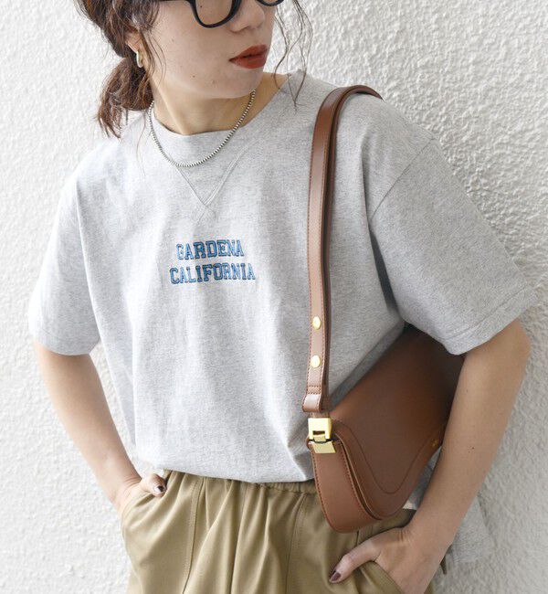SHIPS any「【SHIPS any別注】Collegiate Pacific:〈洗濯機可能〉V ガゼット プリント & 刺繍 Tシャツ 25SS」|Tシャツ・カットソー|