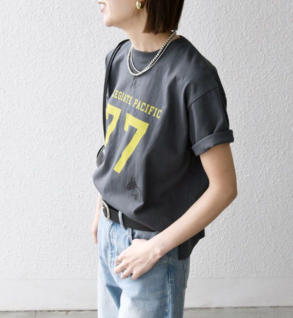 SHIPS any「【SHIPS any別注】Collegiate Pacific:〈洗濯機可能〉V ガゼット プリント & 刺繍 Tシャツ 25SS」|Tシャツ・カットソー|
