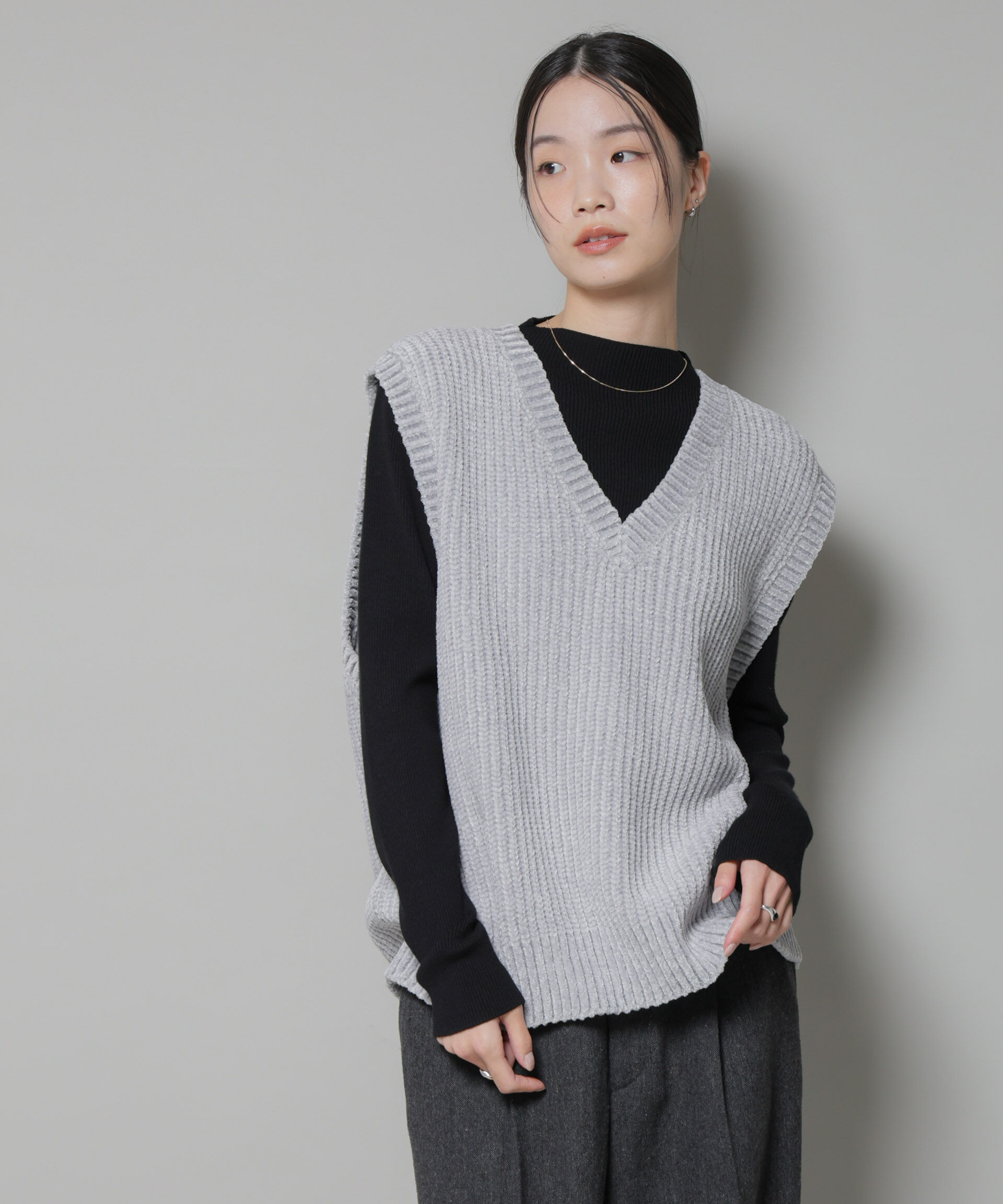 nano･universe「ベロアモールVネックニットベスト」|ニット・セーター|グレー