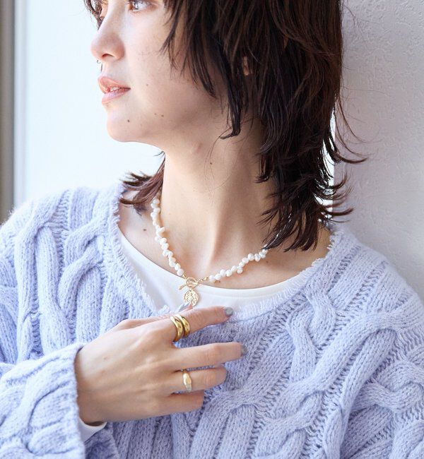  「【華やかな印象に】プレート付きパールショートネックレス」|ブローチ・コサージュ|