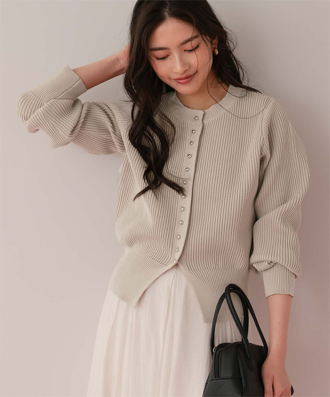 titivate「ミニシルバー釦デザインニットカーディガン」|ニット・セーター|グレージュ