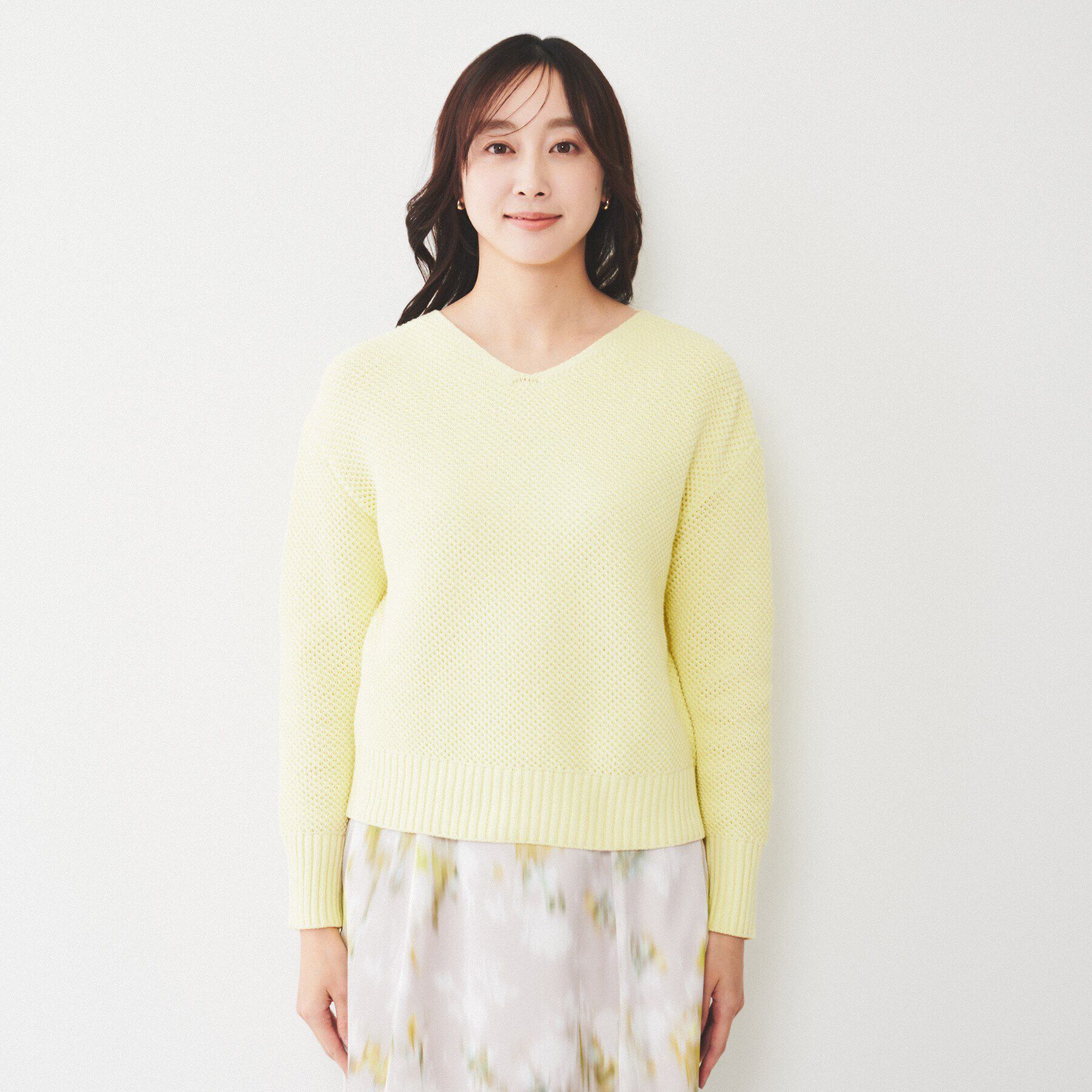 UNTITLED「【洗える/オンオフ使える】ファンシーヤーンVネックニット」|ニット・セーター|