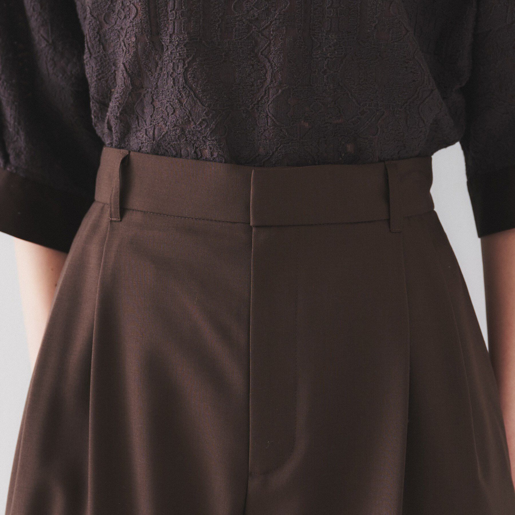 UNTITLED「【オンオフ使える/セットアップ可能】トロピカルウール カーブテーパードパンツ」|その他|