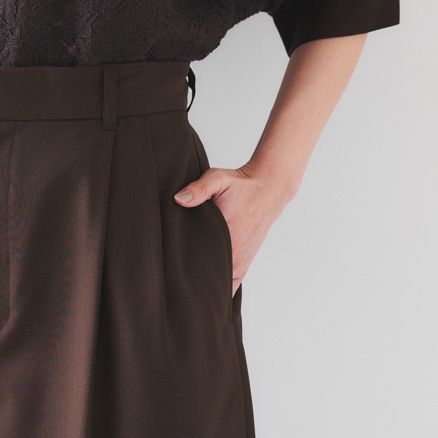 UNTITLED「【オンオフ使える/セットアップ可能】トロピカルウール カーブテーパードパンツ」|その他|