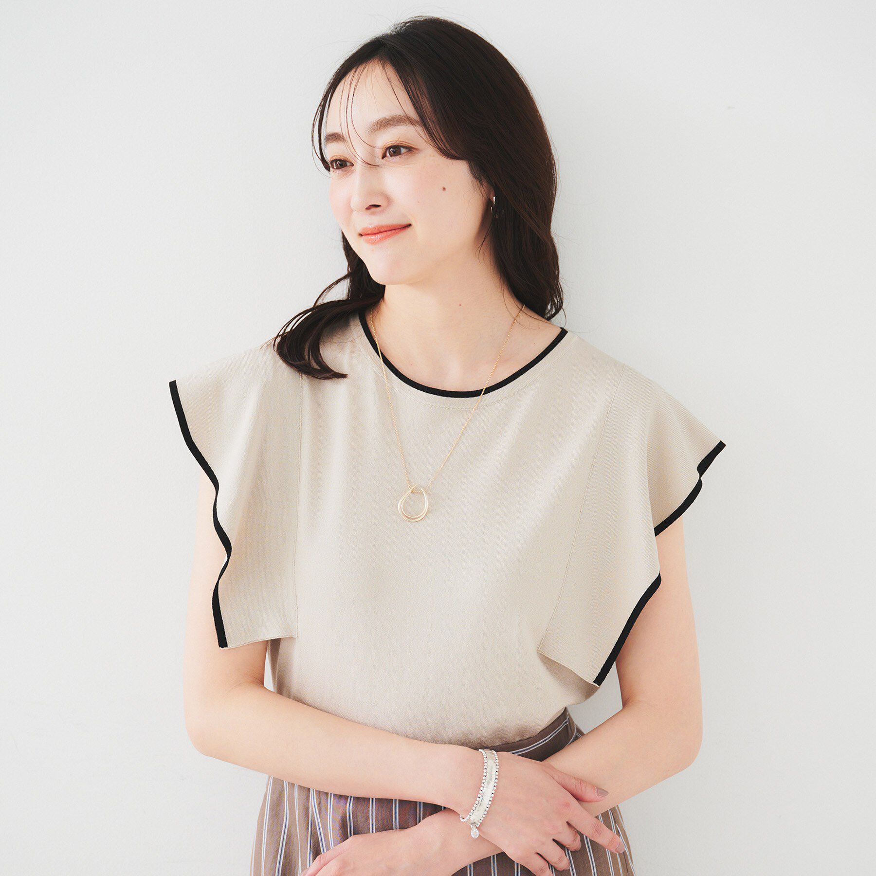 UNTITLED「【きれいめ/二の腕カバー】フリルノースリーブニット」|ニット・セーター|