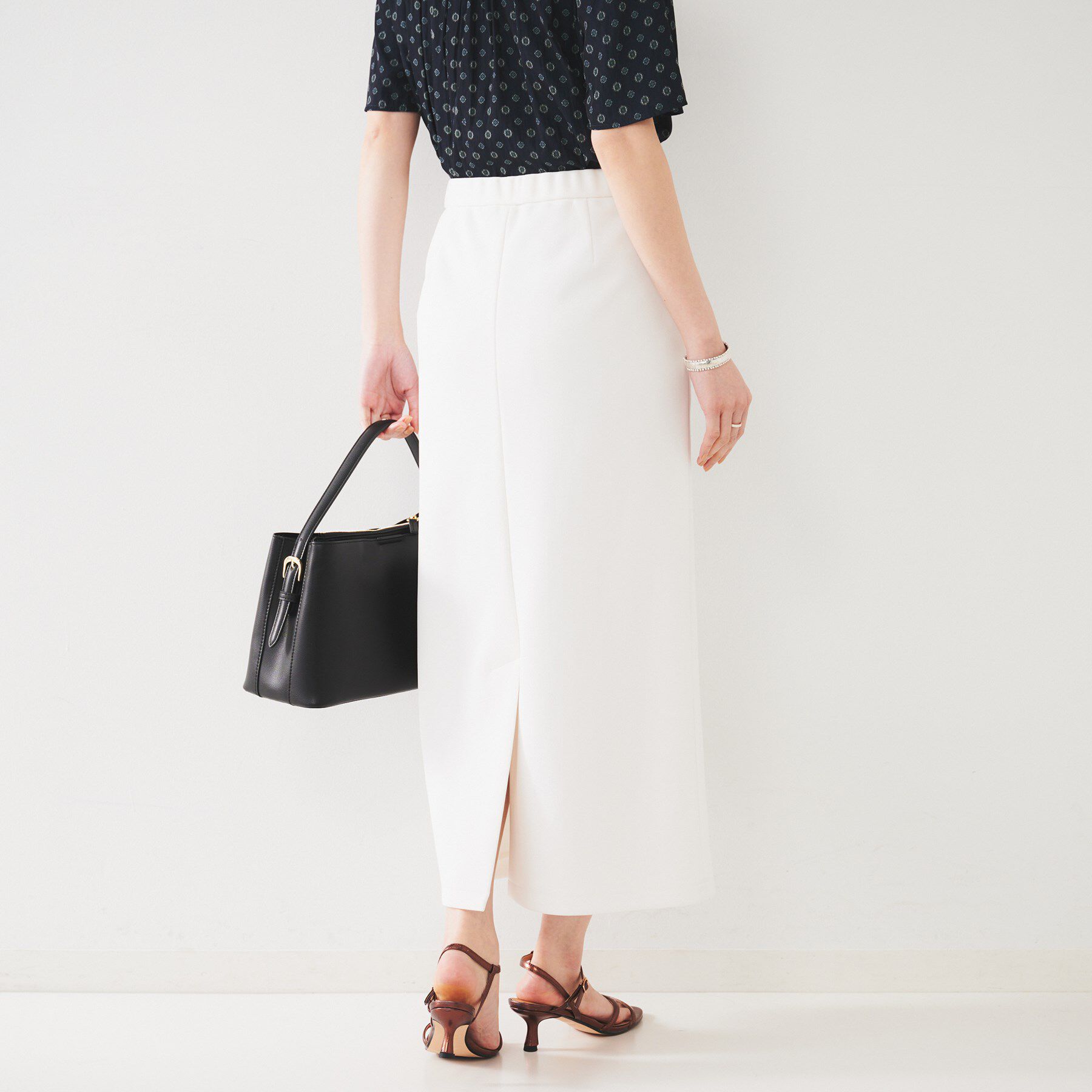 UNTITLED「【後ろウエストゴム/ストレッチ性/オンオフ】ジャージナロースカート」|スカート|