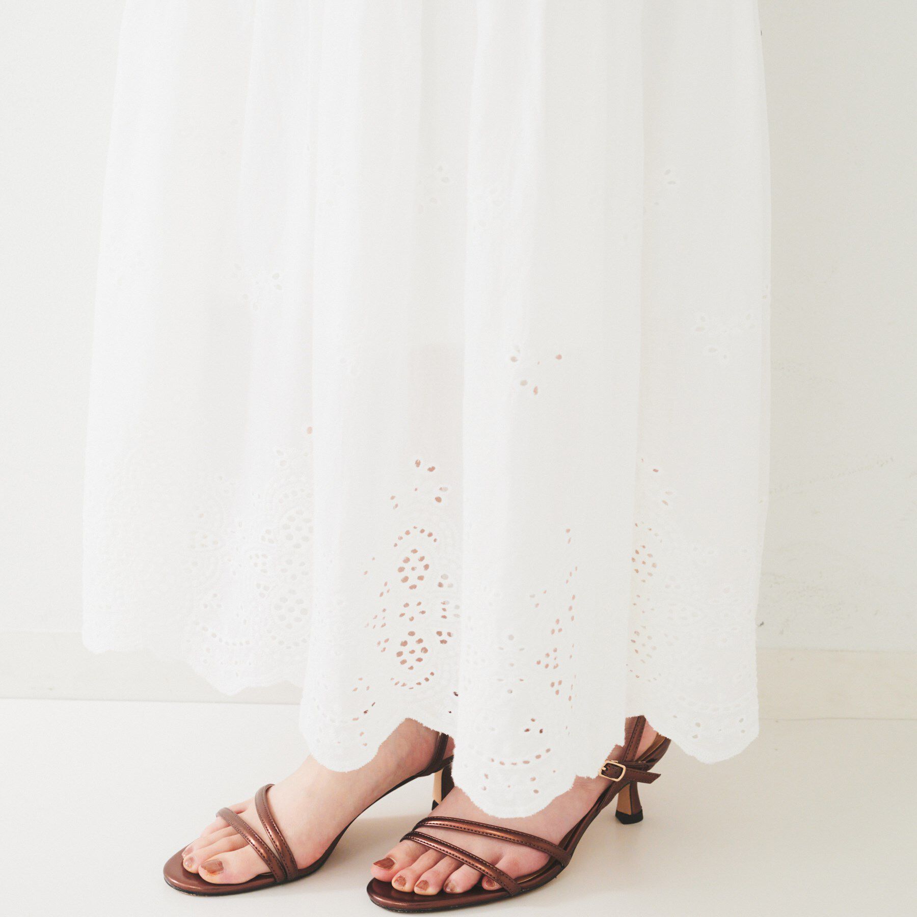 UNTITLED「【セットアップ可/コットン100】スカラップ刺繍スカート」|スカート|