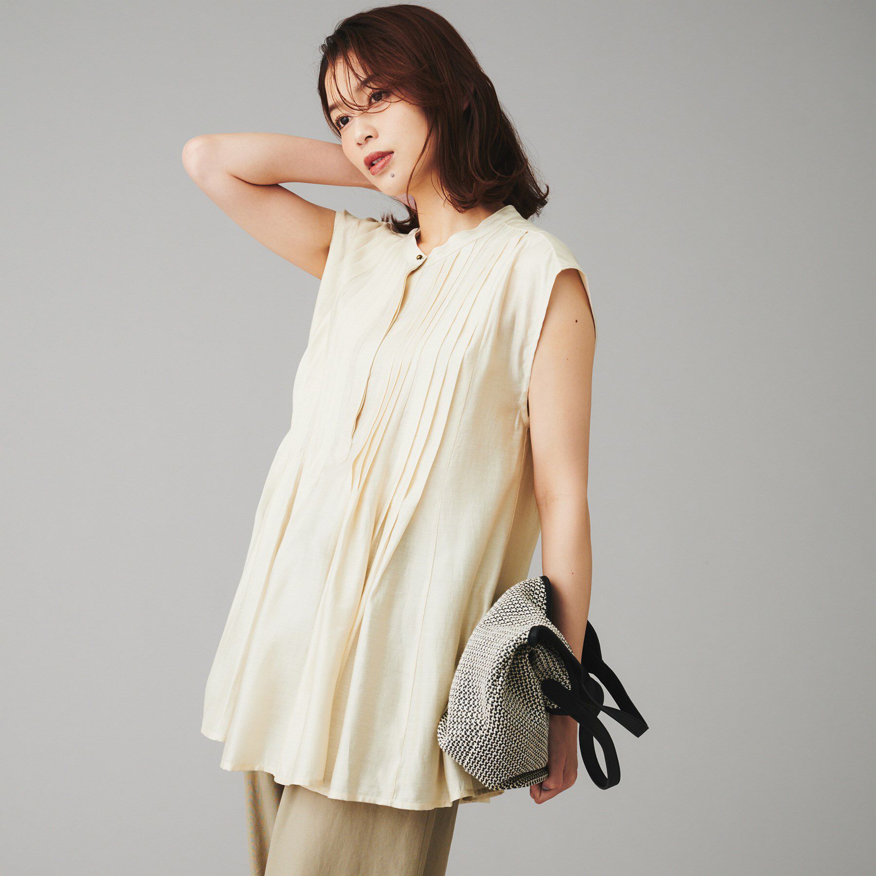 UNTITLED「【CHIGON】タックフレア フレンチブラウス」|シャツ・ブラウス|アイボリー(004)