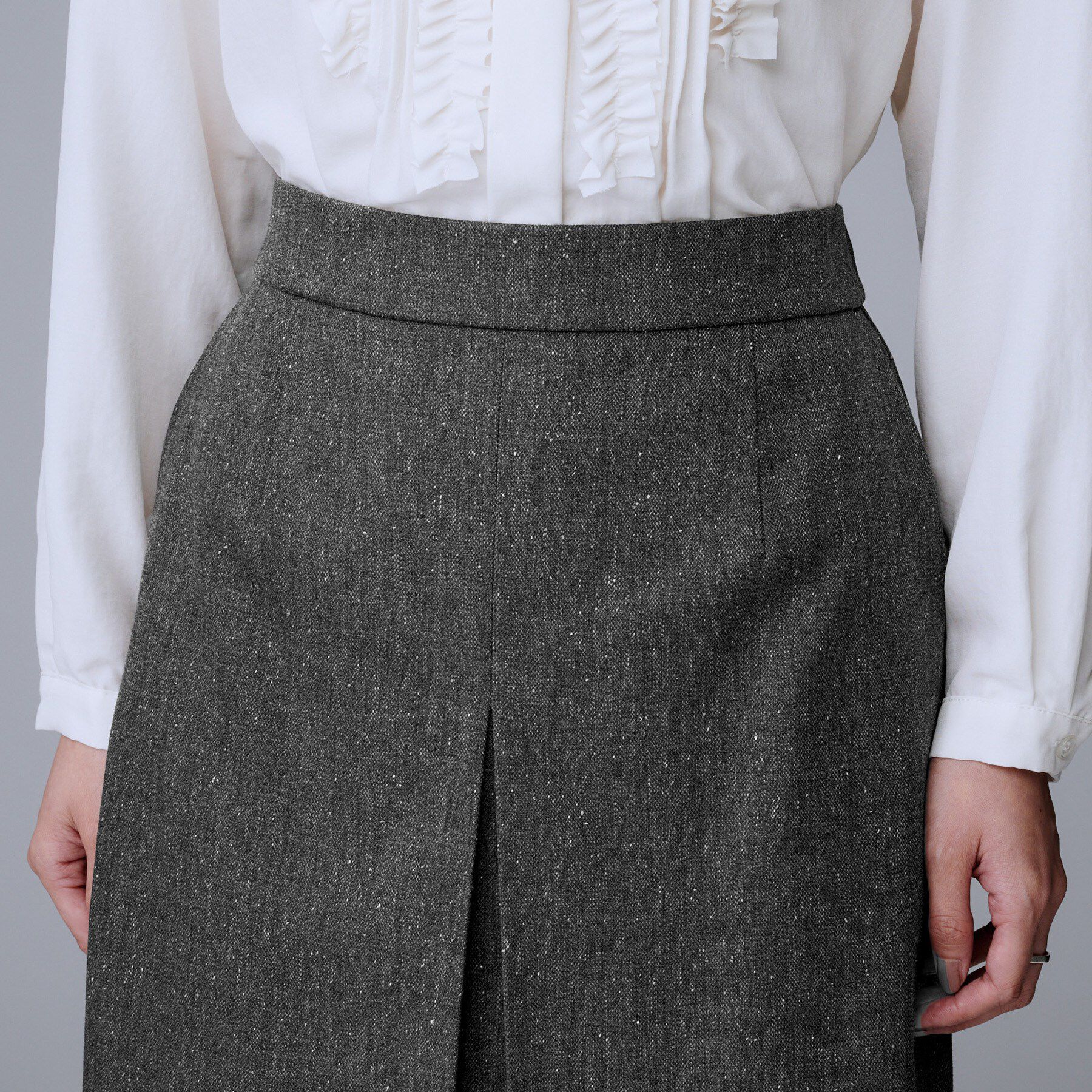 UNTITLED「【ウエスト後ろゴム/シーズンレス】シルクネップツイード ナロースカート」|スカート|