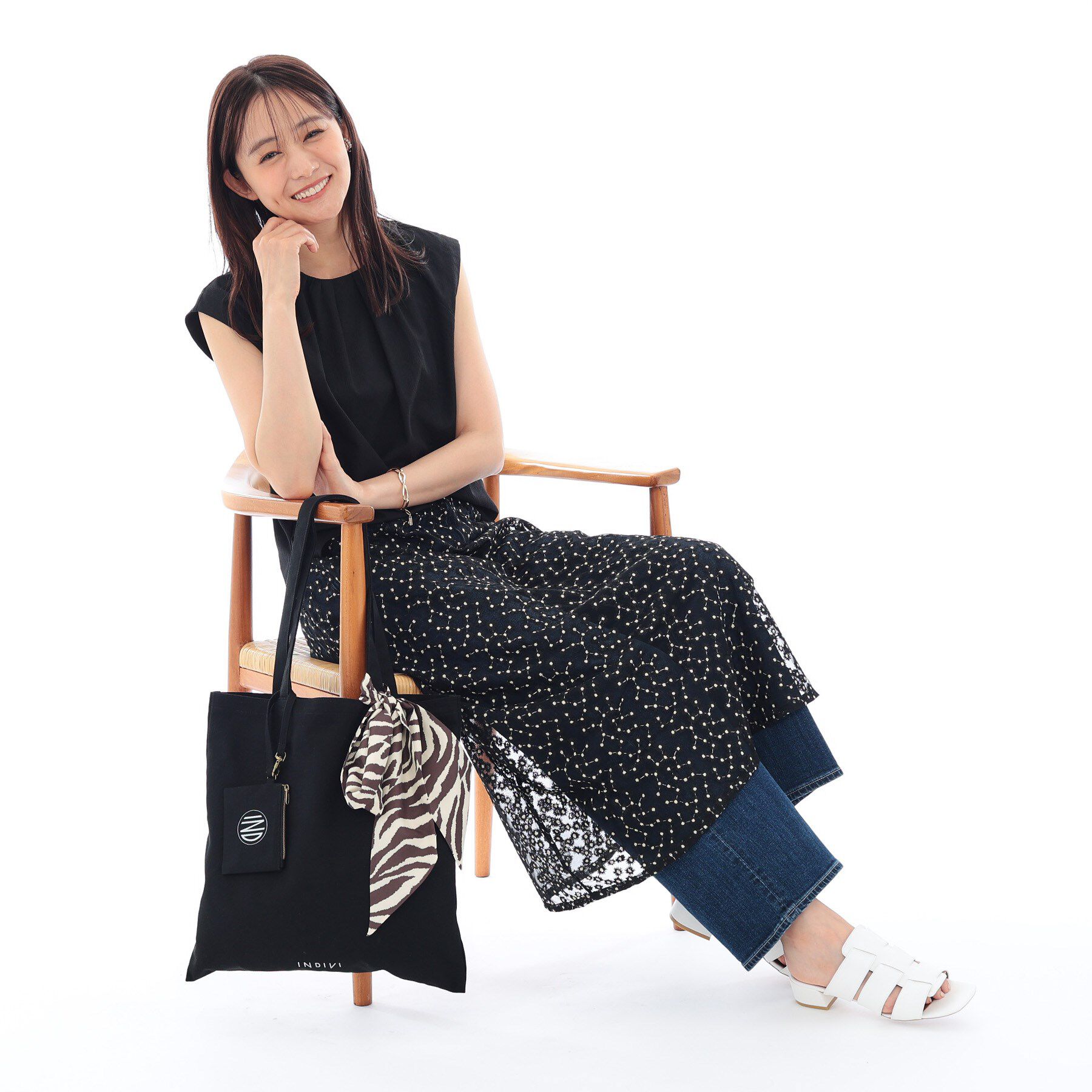 INDIVI「ミニポーチチャーム付きキャンバストート」|トートバッグ|