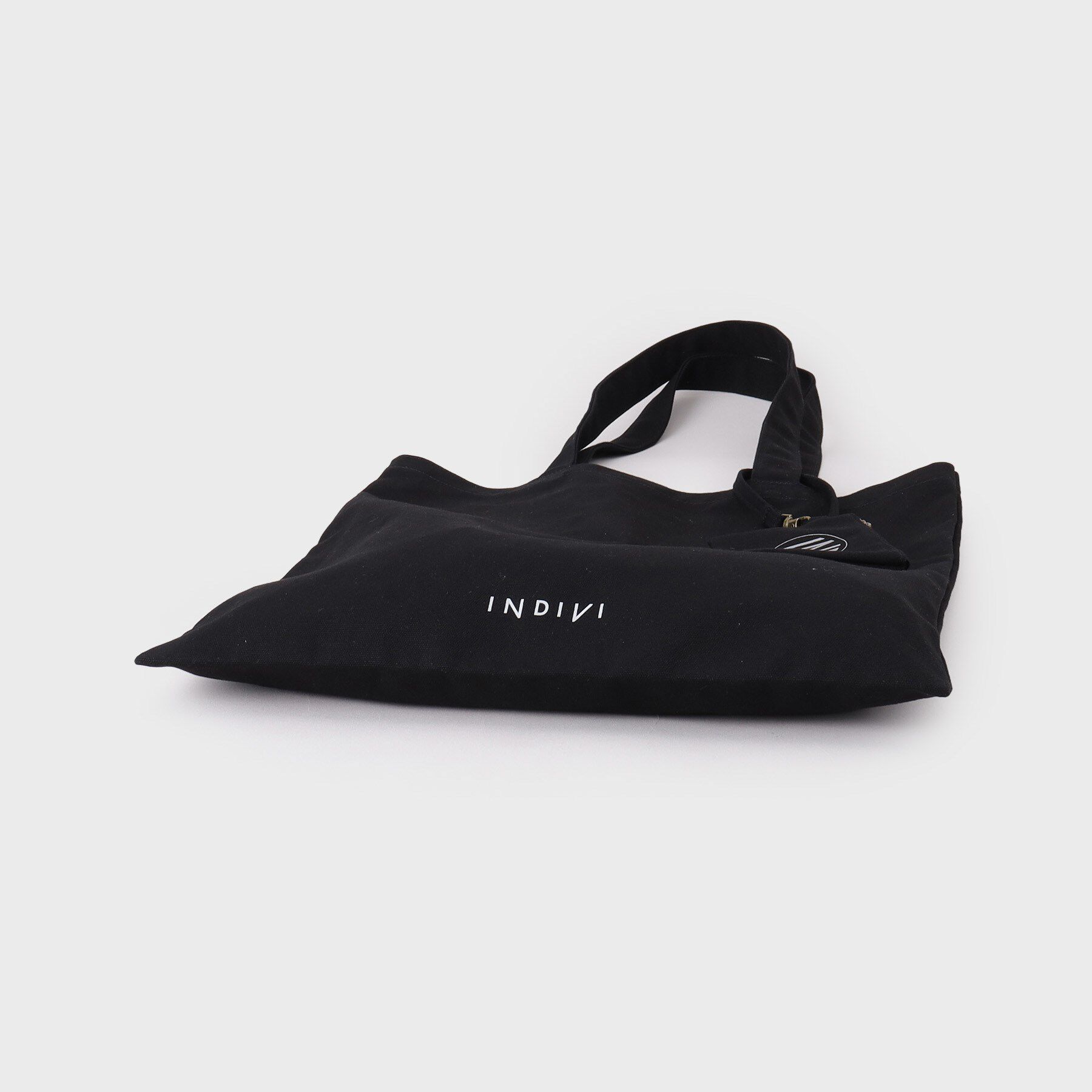 INDIVI「ミニポーチチャーム付きキャンバストート」|トートバッグ|