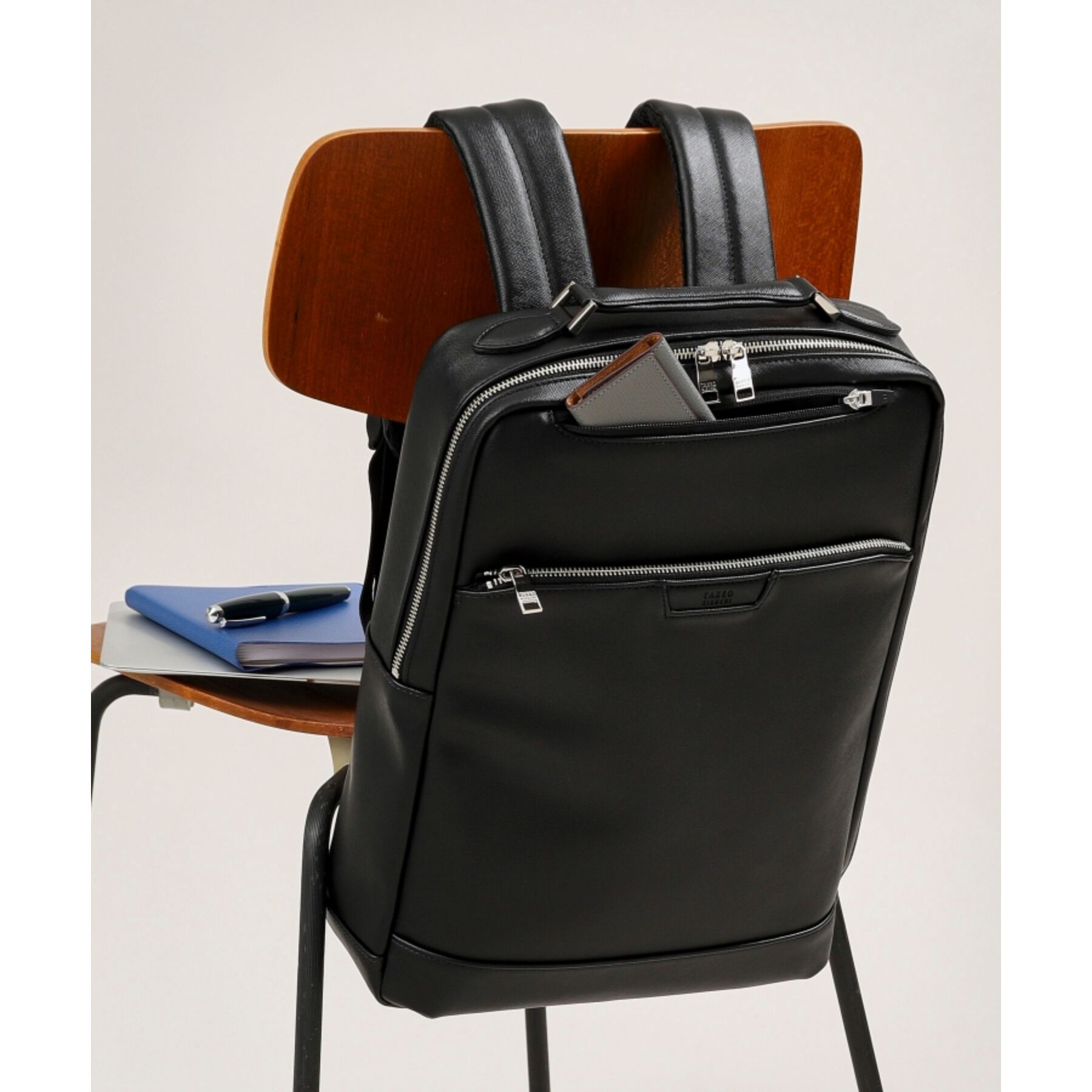 TAKEO KIKUCHI「【WEB限定】薄マチ 2WAY 大人　ビジネス バックパック」|リュック|ｻﾌｨｱｰﾉ調ﾌﾞﾗｯｸ(019)