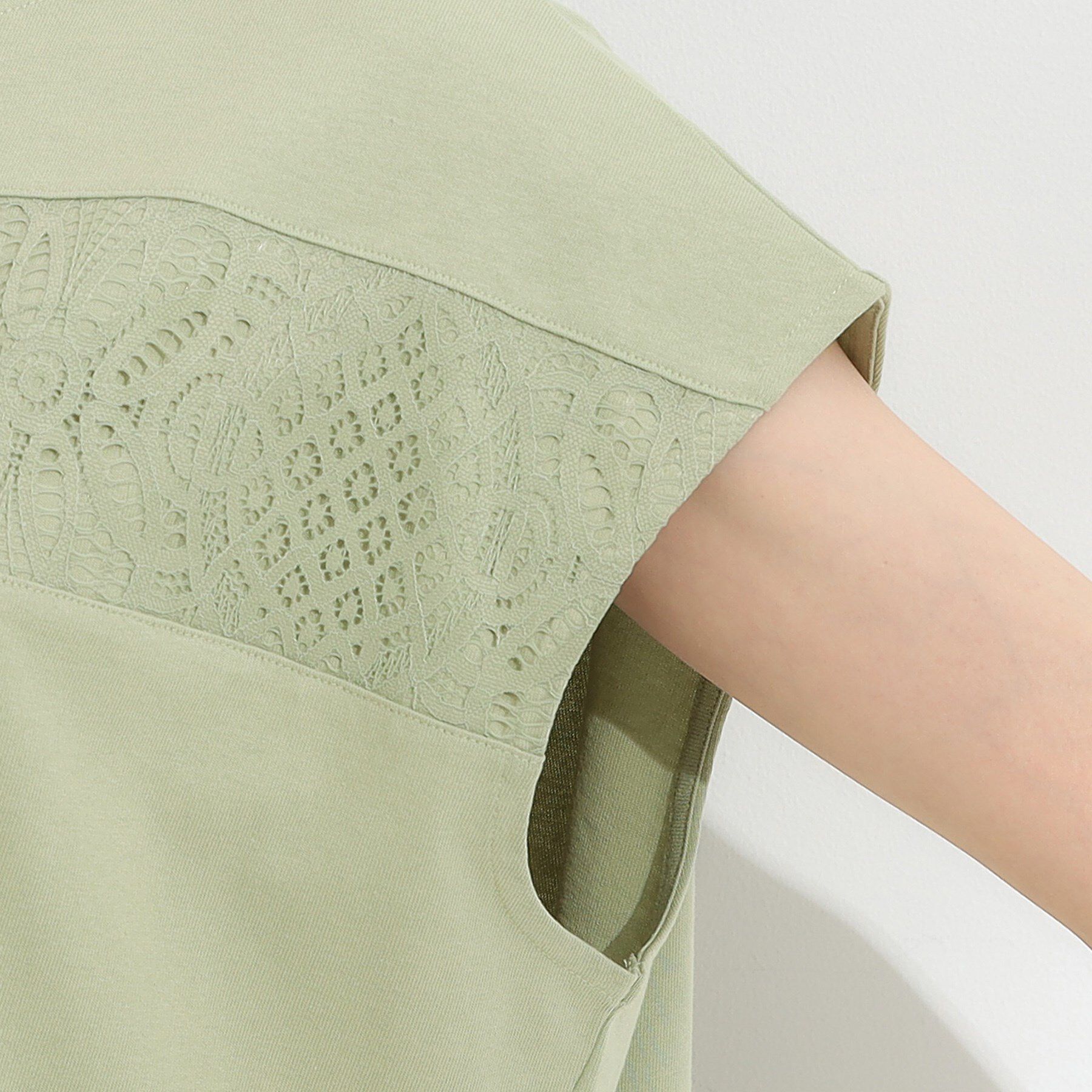 SHOO･LA･RUE「【洗える/S-LL/体型カバー】レース使いが華やか フレンチスリーブコットンTシャツ」|Tシャツ・カットソー|