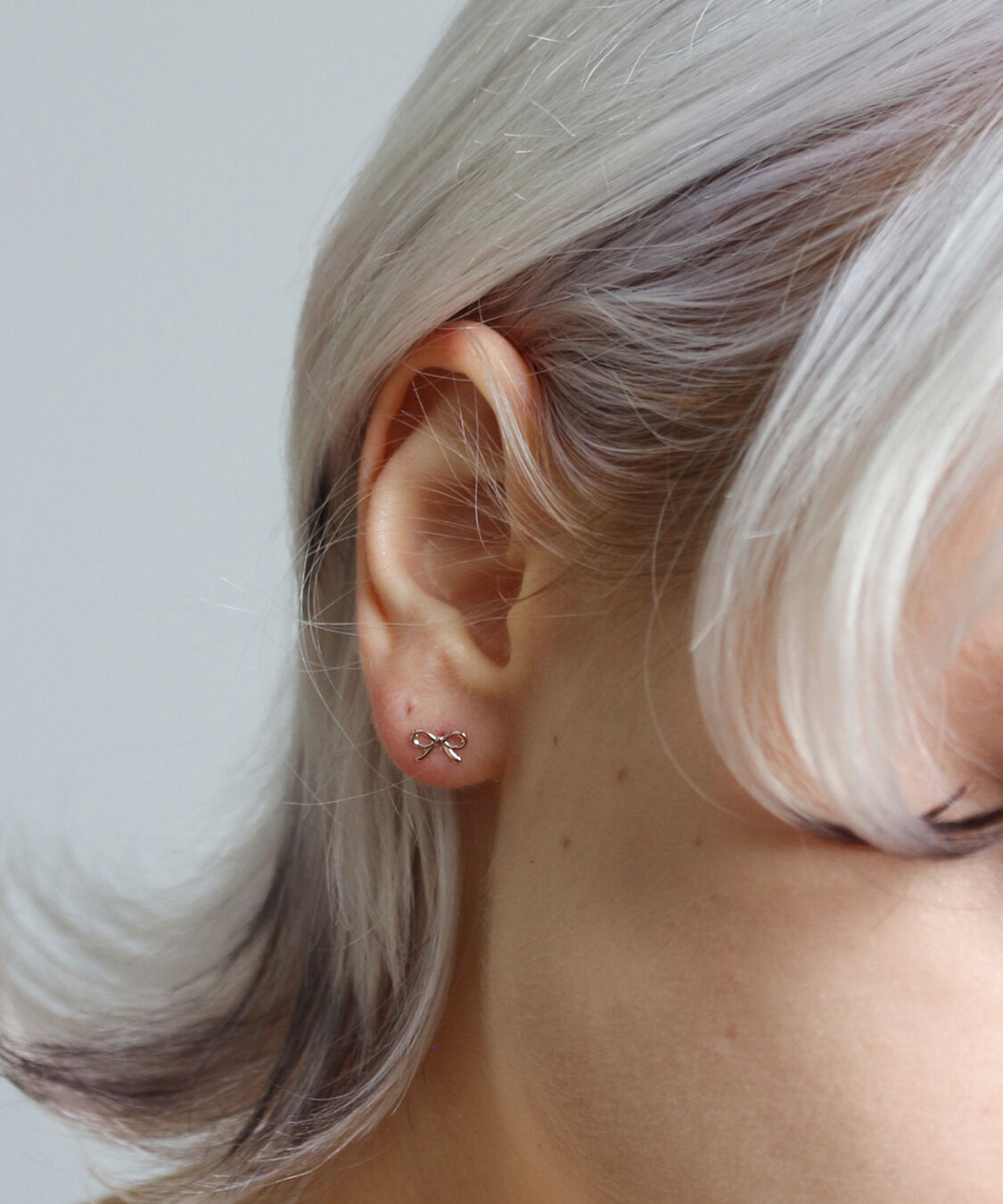  「ゴールド リボン ピアス | K18 〈Web限定〉」|ピアス|