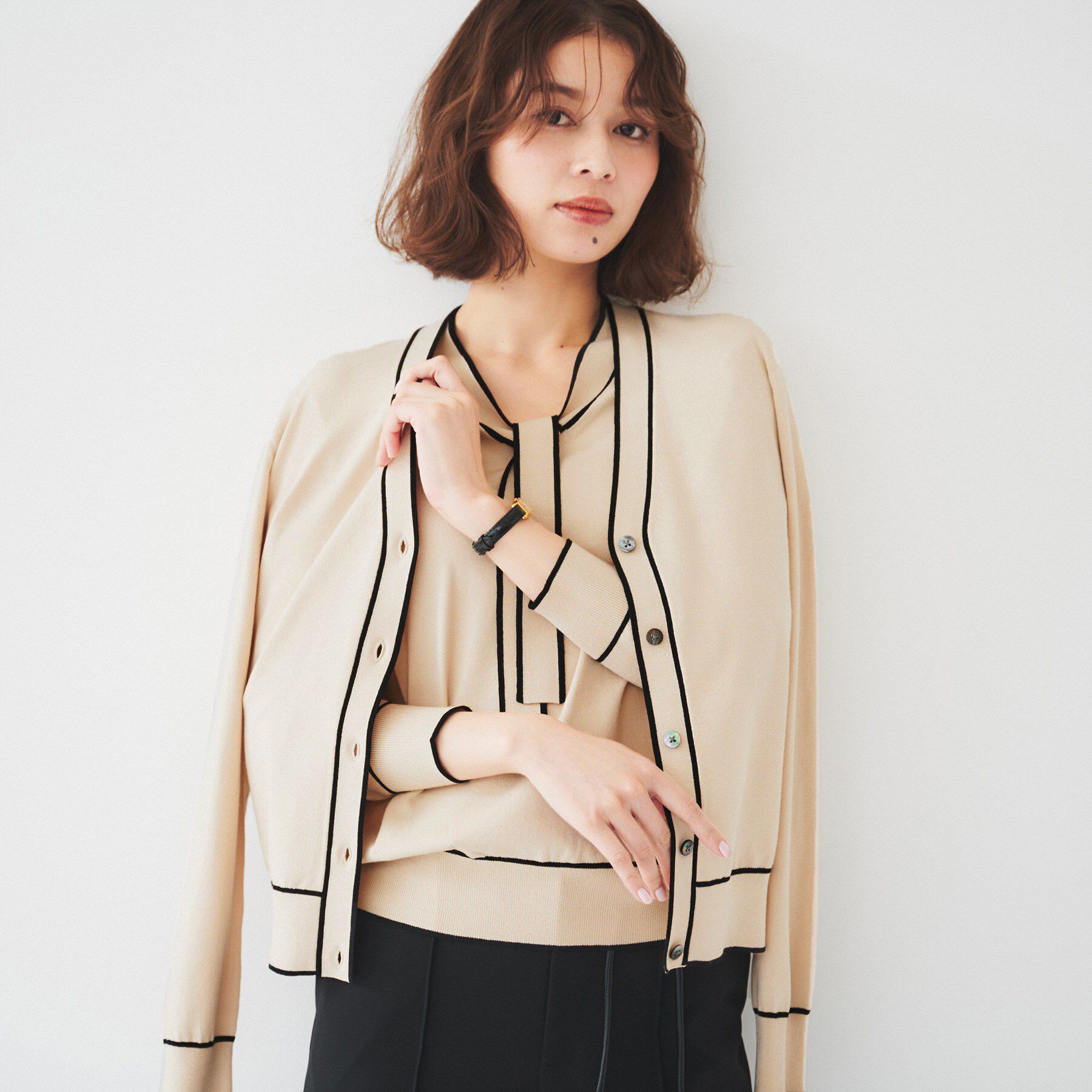 UNTITLED「【アンサンブル可能】配色Vネックカーディガン」|カーディガン|ライトベージュ(55