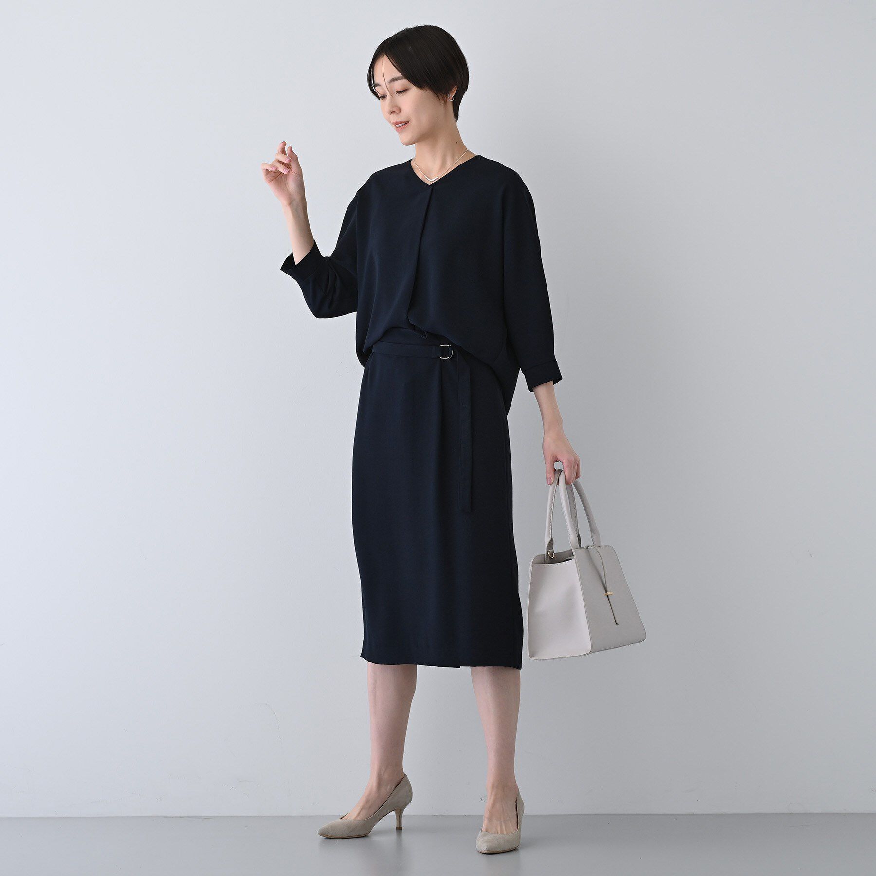 INDIVI「【着る日傘/遮熱/UVケア】Vネックドルマンスリーブブラウス」|シャツ・ブラウス|