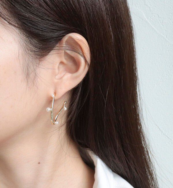 fredy emue「粒パールカールピアス」|ピアス|