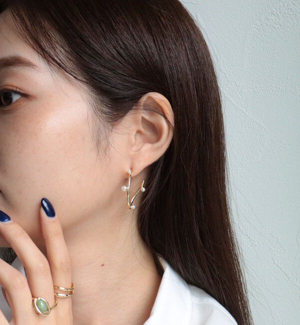 fredy emue「粒パールカールピアス」|ピアス|