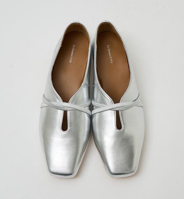 AU BANNISTER「ストラップソフトレザーフラットパンプス」|その他|シルバー