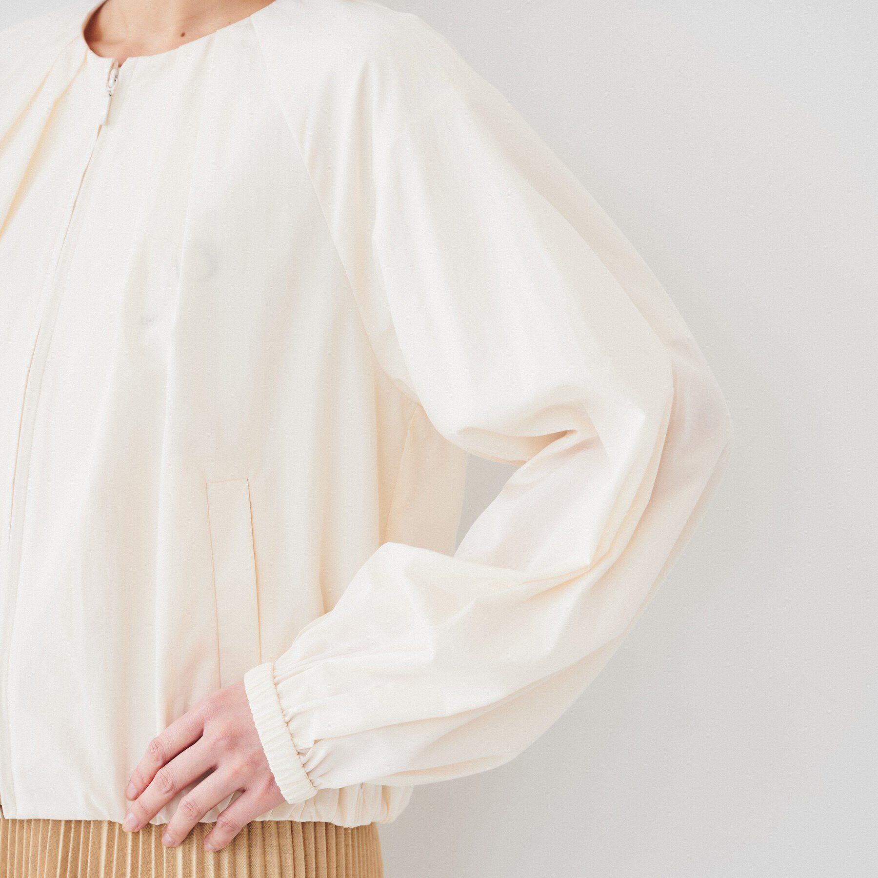 UNTITLED「【春の軽羽織り】ボリューム袖 ノーカラーブルゾン」|ブルゾン・スタジャン|