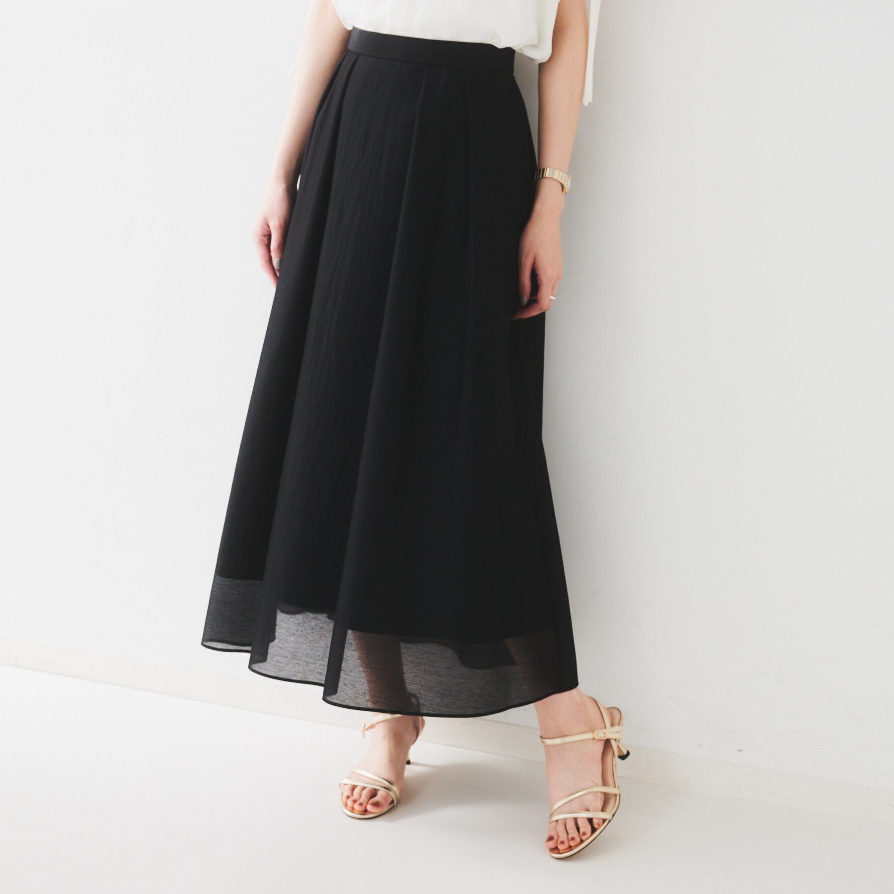 UNTITLED「【後ろウエストゴム/洗える】シアーフレアースカート」|スカート|ブラック(019)