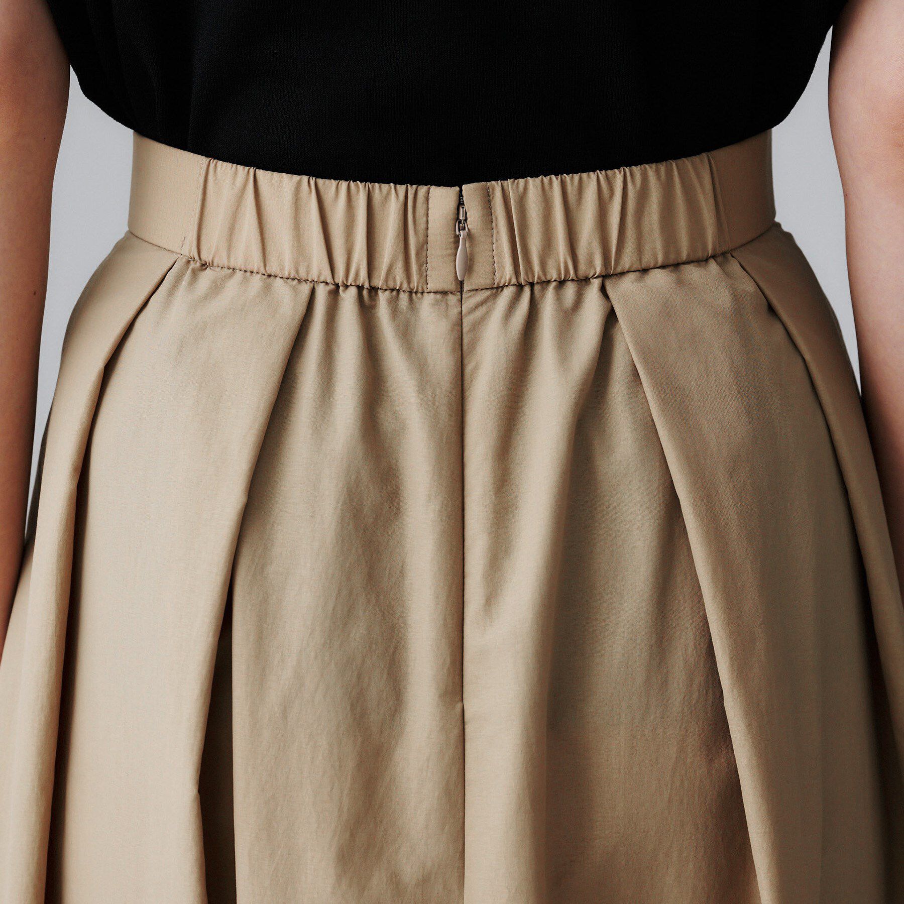 UNTITLED「【はっ水/ナイロン/後ろウエストゴム】タスランフレアスカート」|スカート|