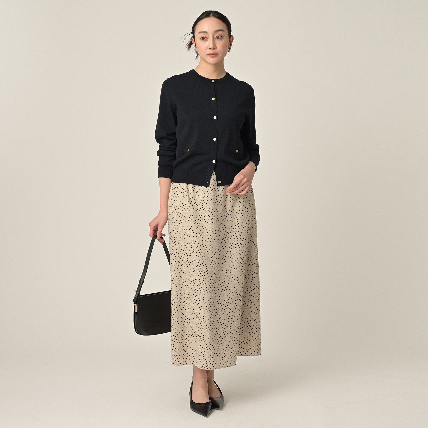 UNTITLED「クルーネックニットカーディガン」|カーディガン|