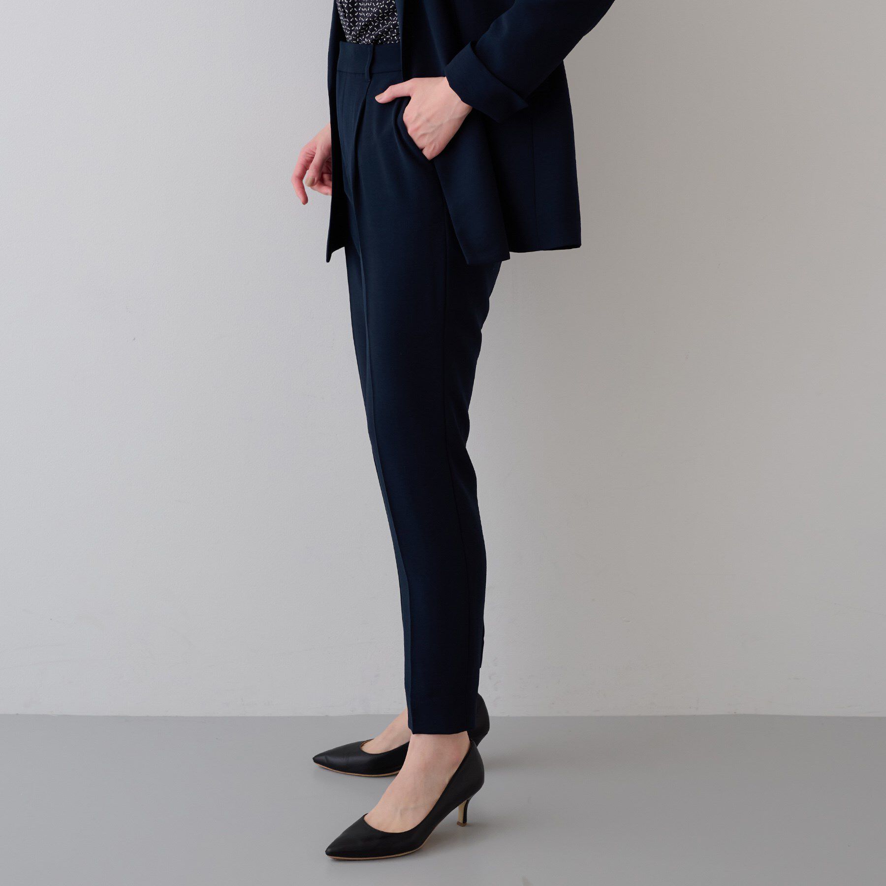 INDIVI「【着る日傘/遮熱/UVケア】タックテーパードパンツ」|スーツ|